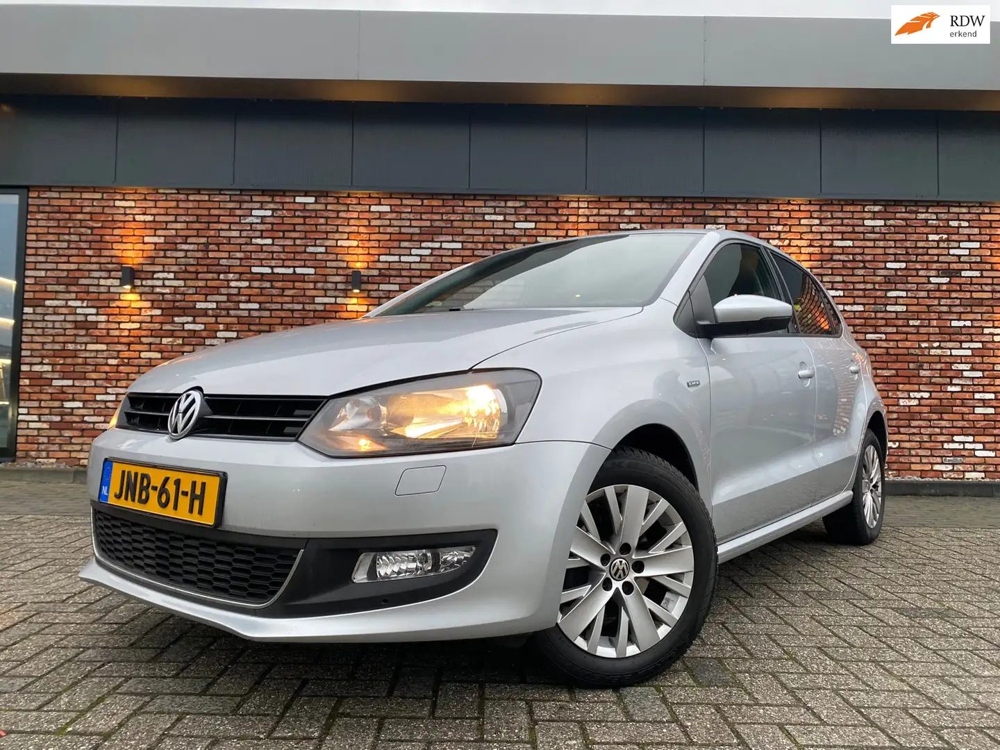 Volkswagen Polo 1.2 TSI Life Uitv Clima Cruise 5drs Zeer Netjes bj Silber - 1