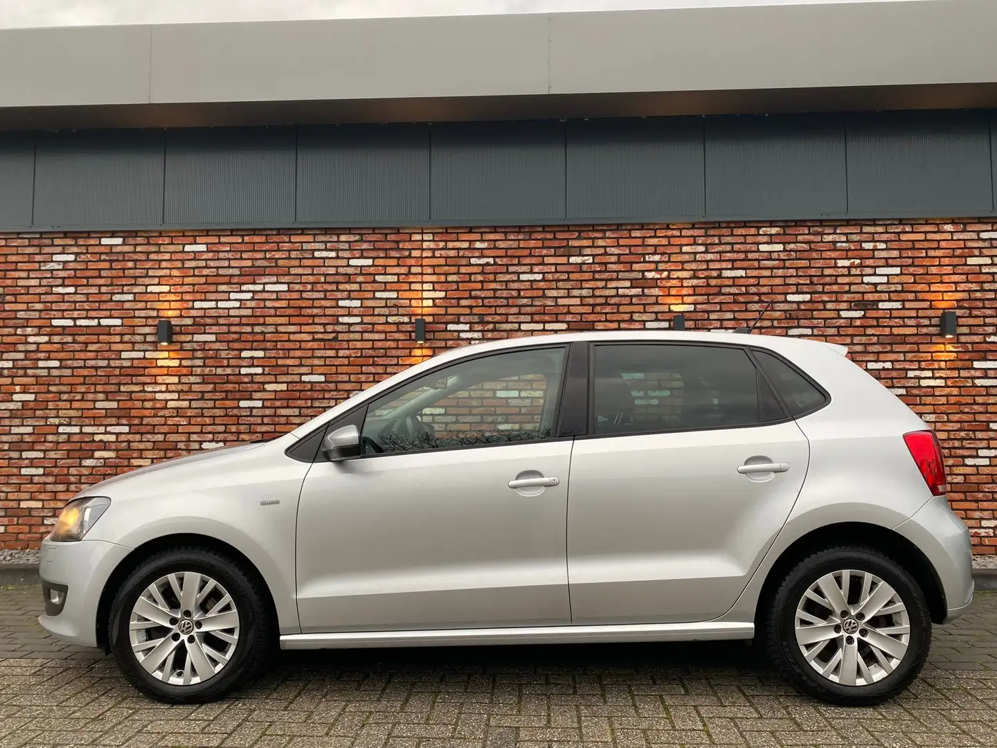 Volkswagen Polo 1.2 TSI Life Uitv Clima Cruise 5drs Zeer Netjes bj Silber - 2