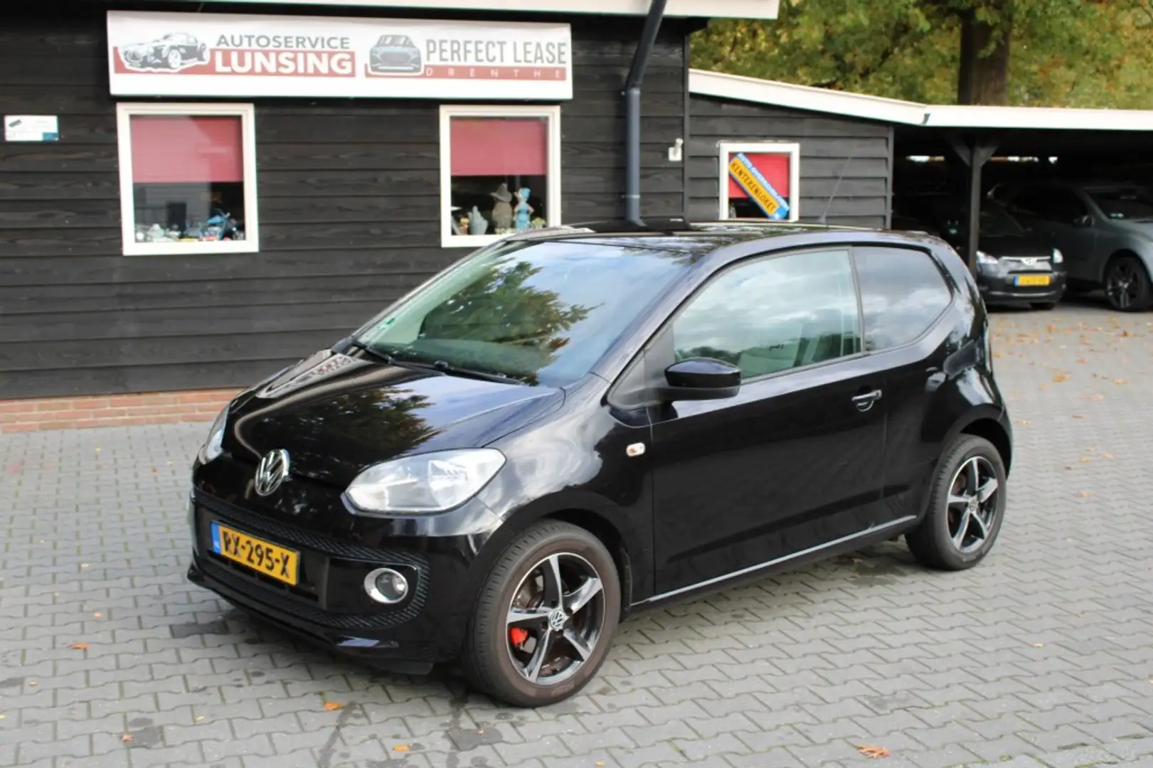 Volkswagen up! 1.0 HIGH UP! - Navigatie Airco LMV Zwart - 1