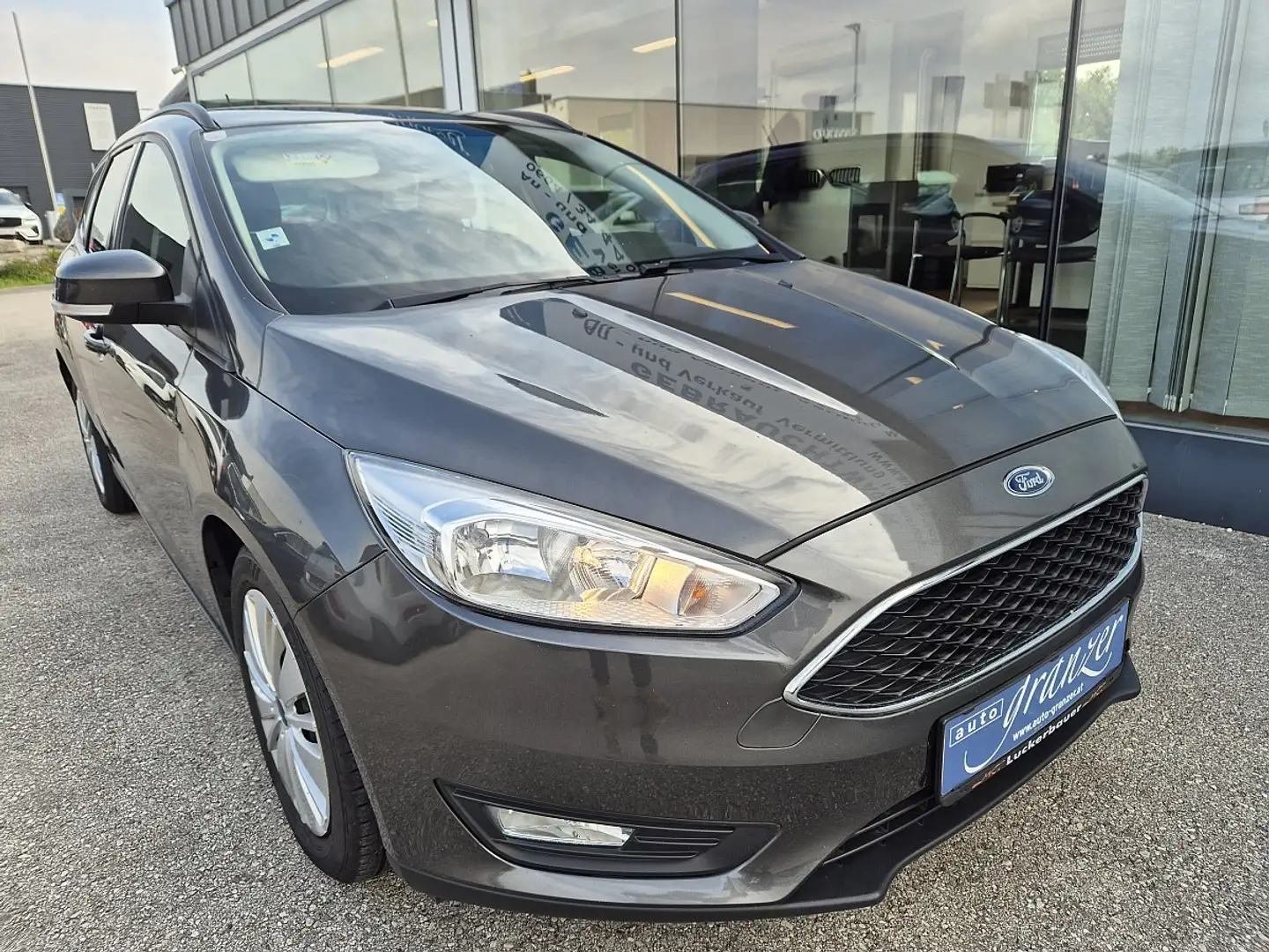Ford Focus Traveller 1,0 EcoBoost Trend Grau - 2
