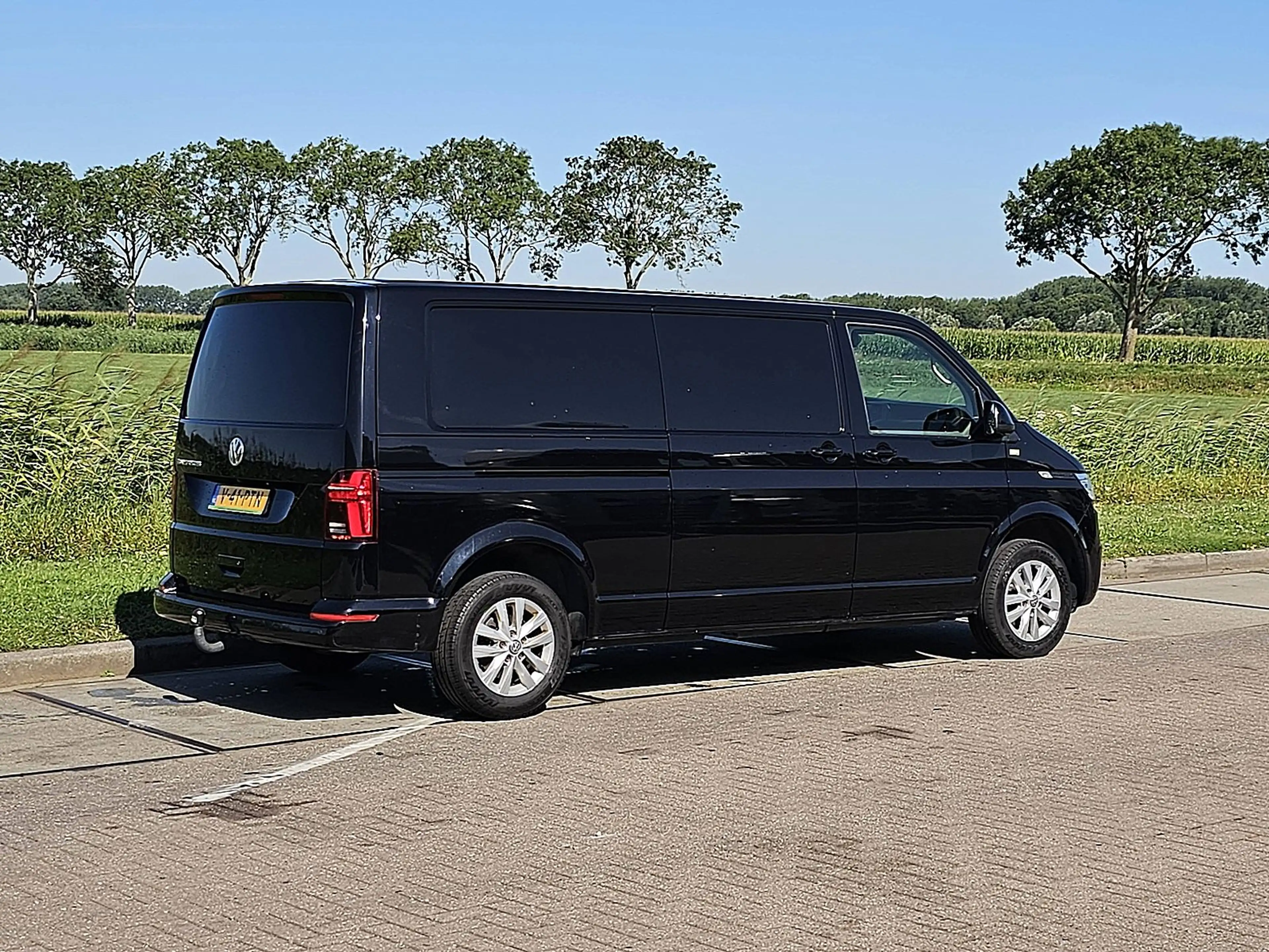 Volkswagen Transporter 2.0 TDI L2H1 LED 150Pk Euro6 — photo 3