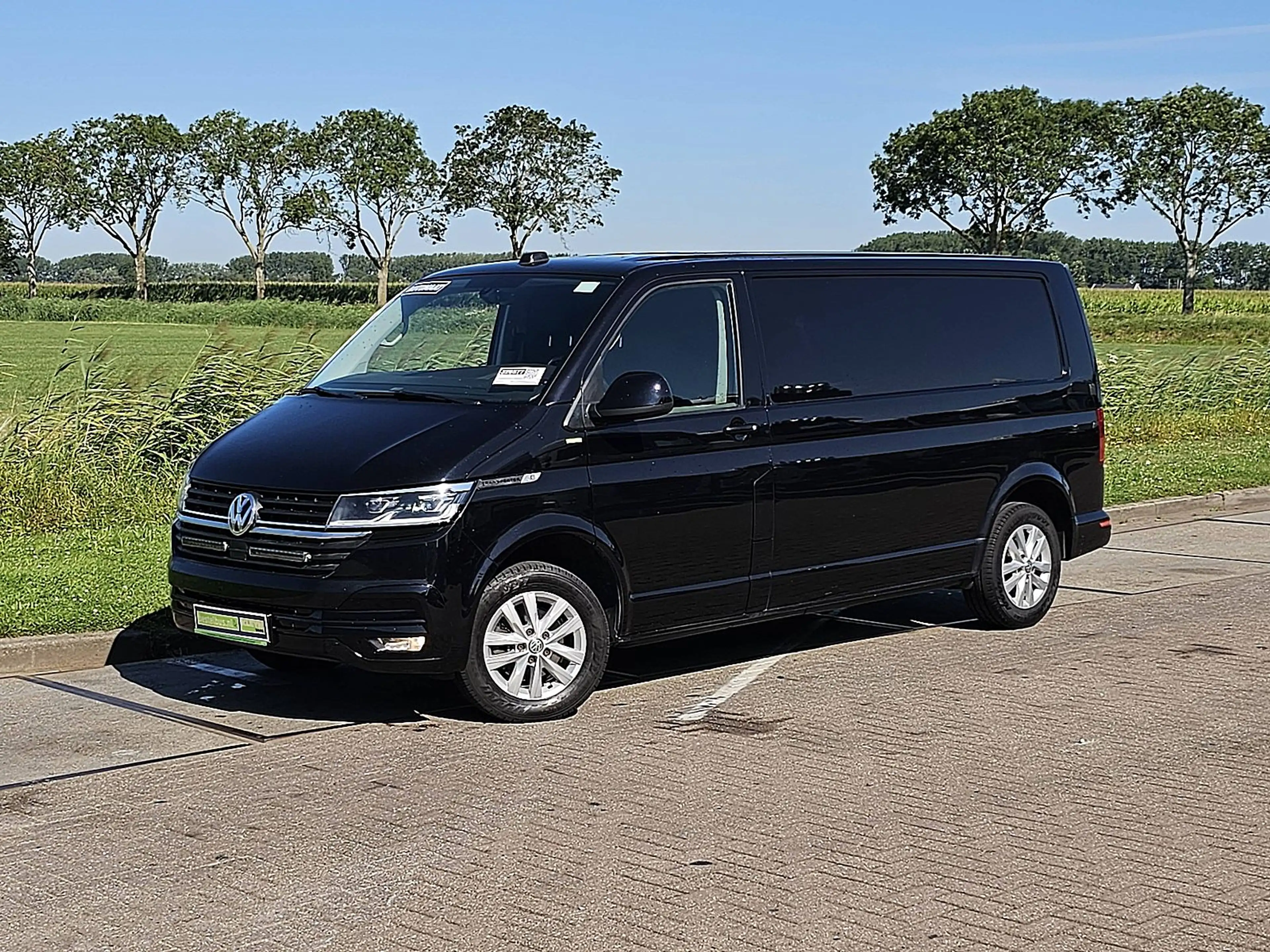 Volkswagen Transporter 2.0 TDI L2H1 LED 150Pk Euro6 — photo 2