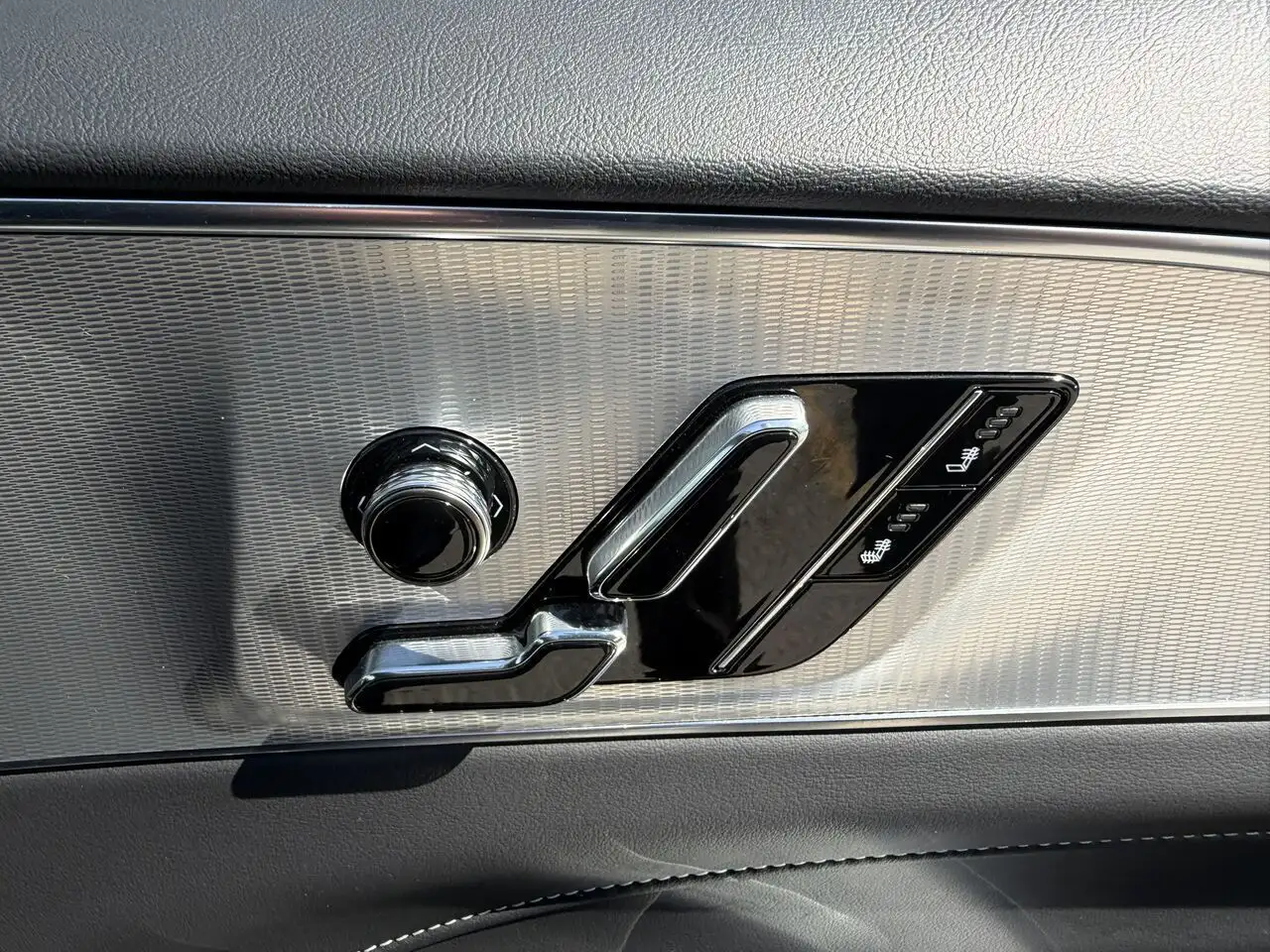 Cadillac Lyriq снимка Cadillac Lyriq