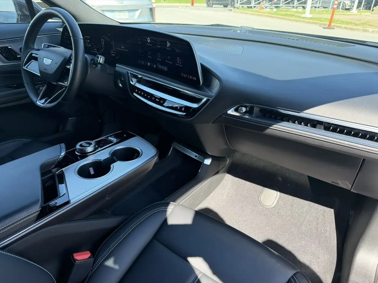 Cadillac Lyriq снимка Cadillac Lyriq