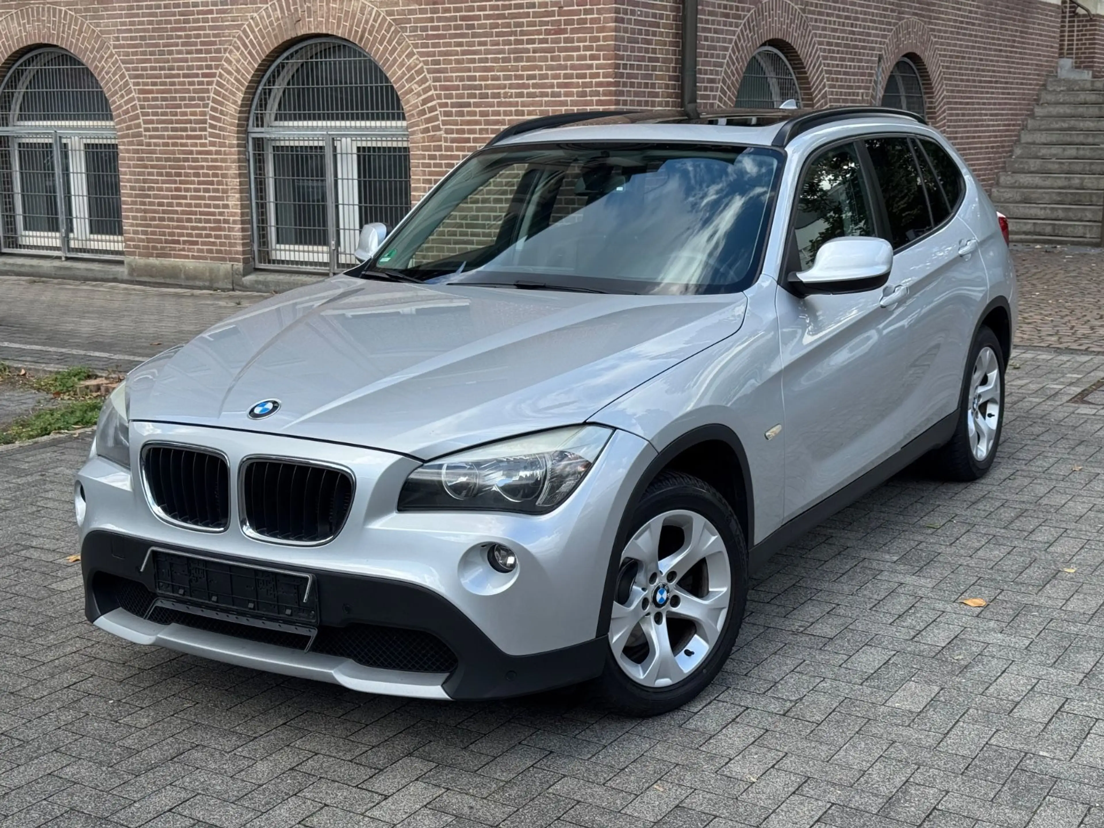 BMW X1 sDrive 20 d/Panorama/Leder/Navi/AHK/PDC/HK/