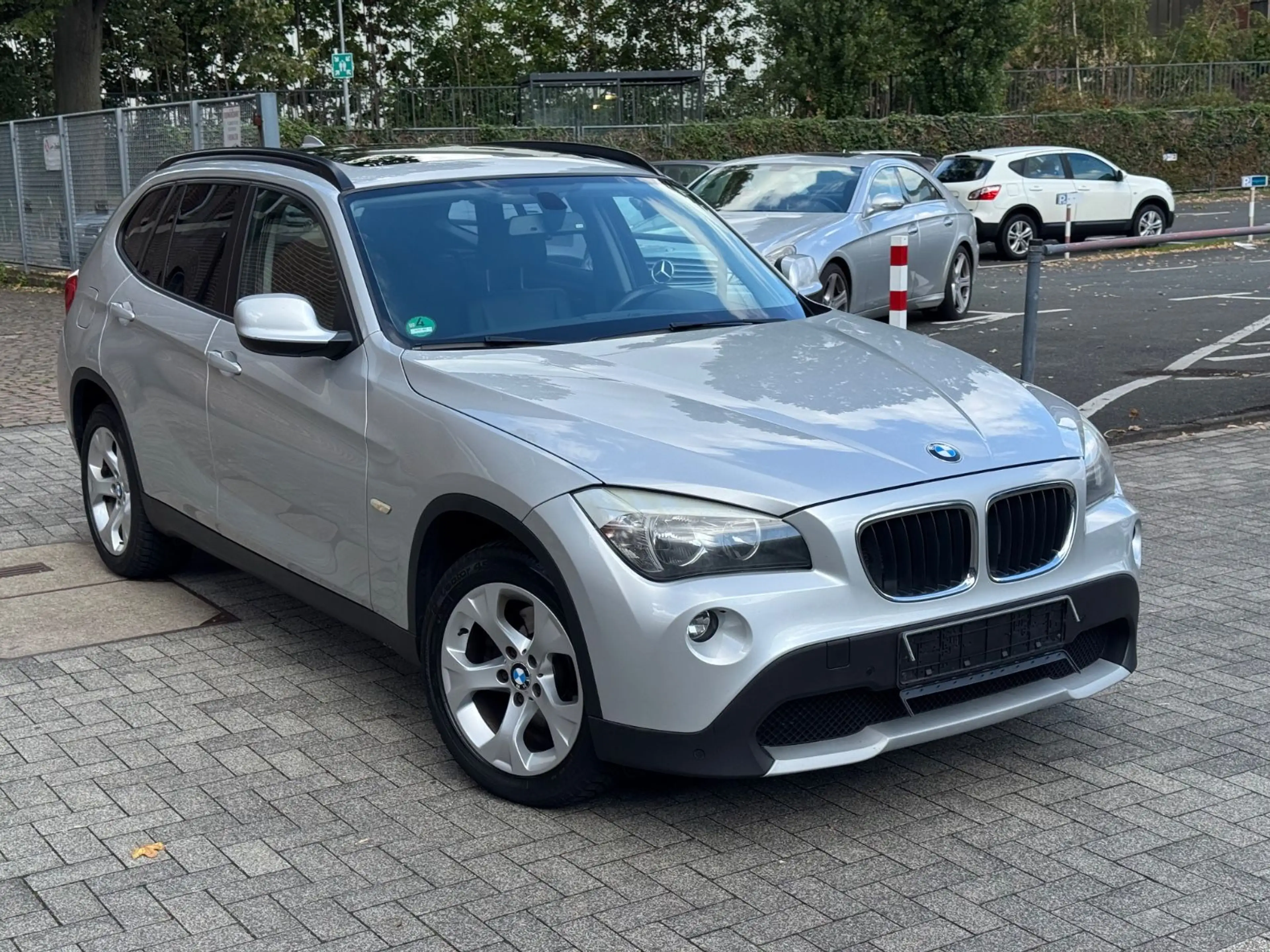 BMW X1 sDrive 20 d/Panorama/Leder/Navi/AHK/PDC/HK/ — photo 2