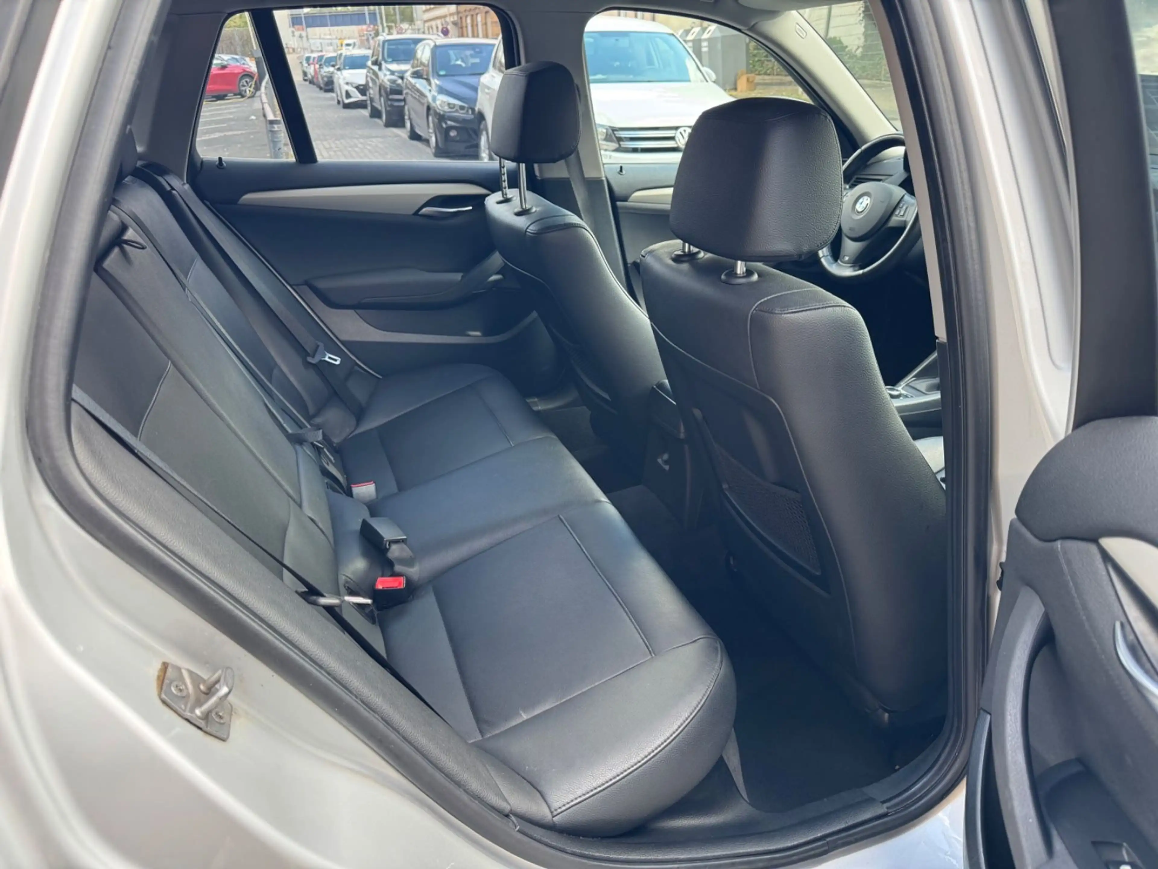 BMW X1 sDrive 20 d/Panorama/Leder/Navi/AHK/PDC/HK/ — photo 12