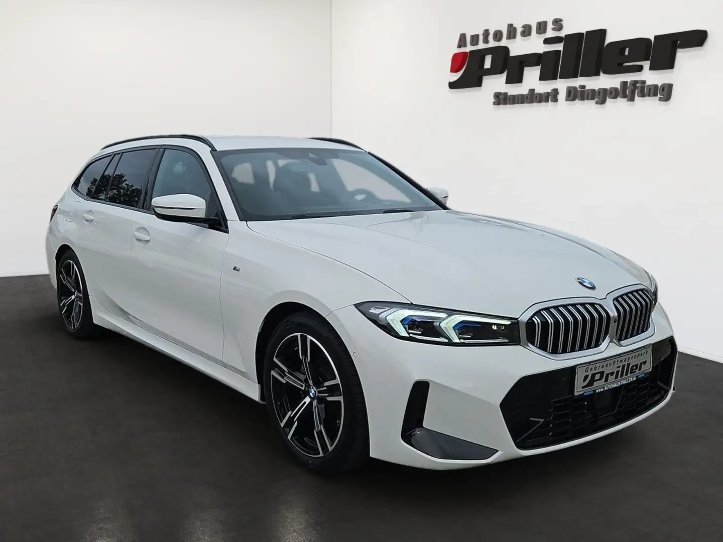 BMW 320 i Touring M Sport/NAVI/LED/DAB/AHK/HUD/LRH Weiß - 2