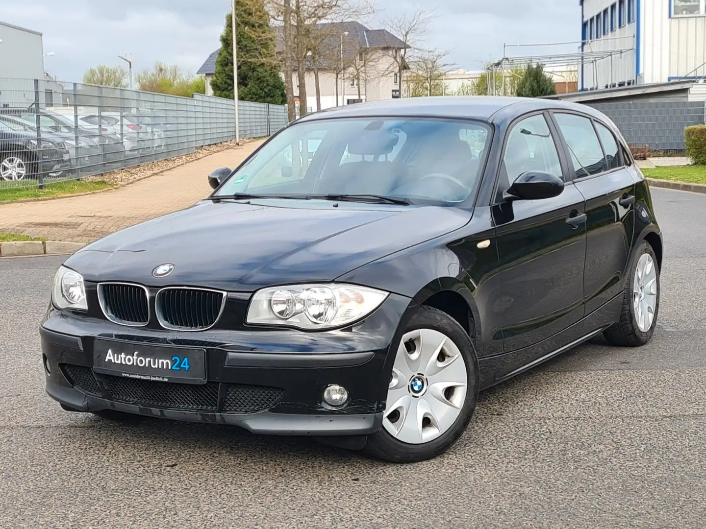 BMW 116 Baureihe 1 Lim. 116i*Klima* Schwarz - 1