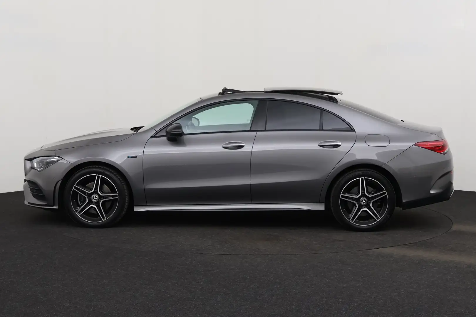 Mercedes-Benz CLA 250 e  iA  + GPS + CARPLAY + LEDER/ALCANTARA + CAMERA - 2