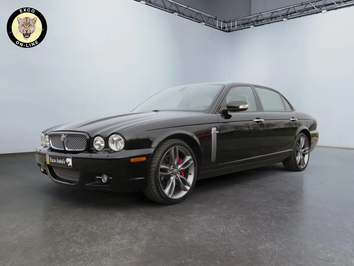 Jaguar XJ 4.2 V8 Executive LWB Noir - 1