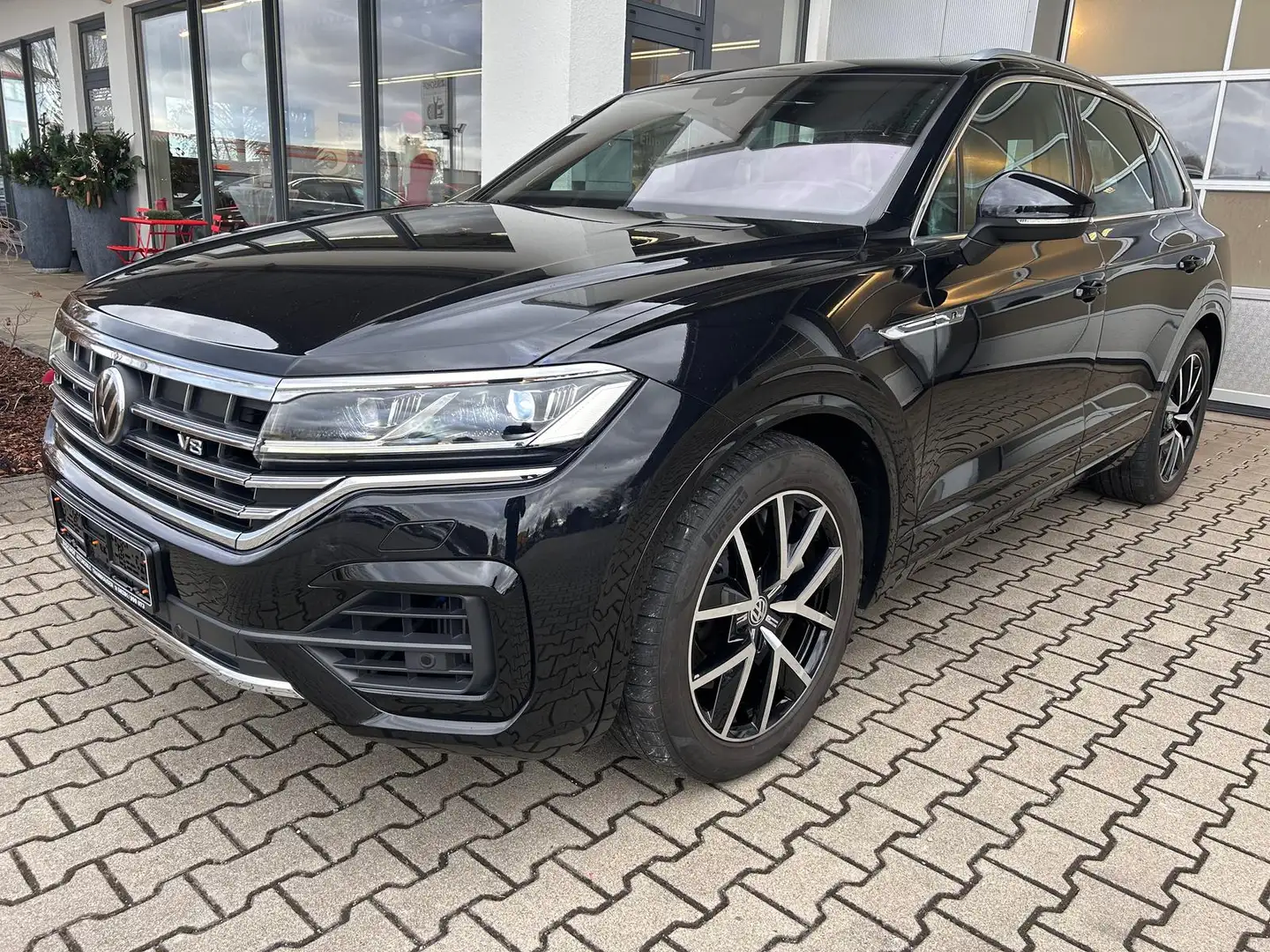 Volkswagen Touareg 4.0 V8 R-Line Savona Pano Sitzbelüftung Negro - 2