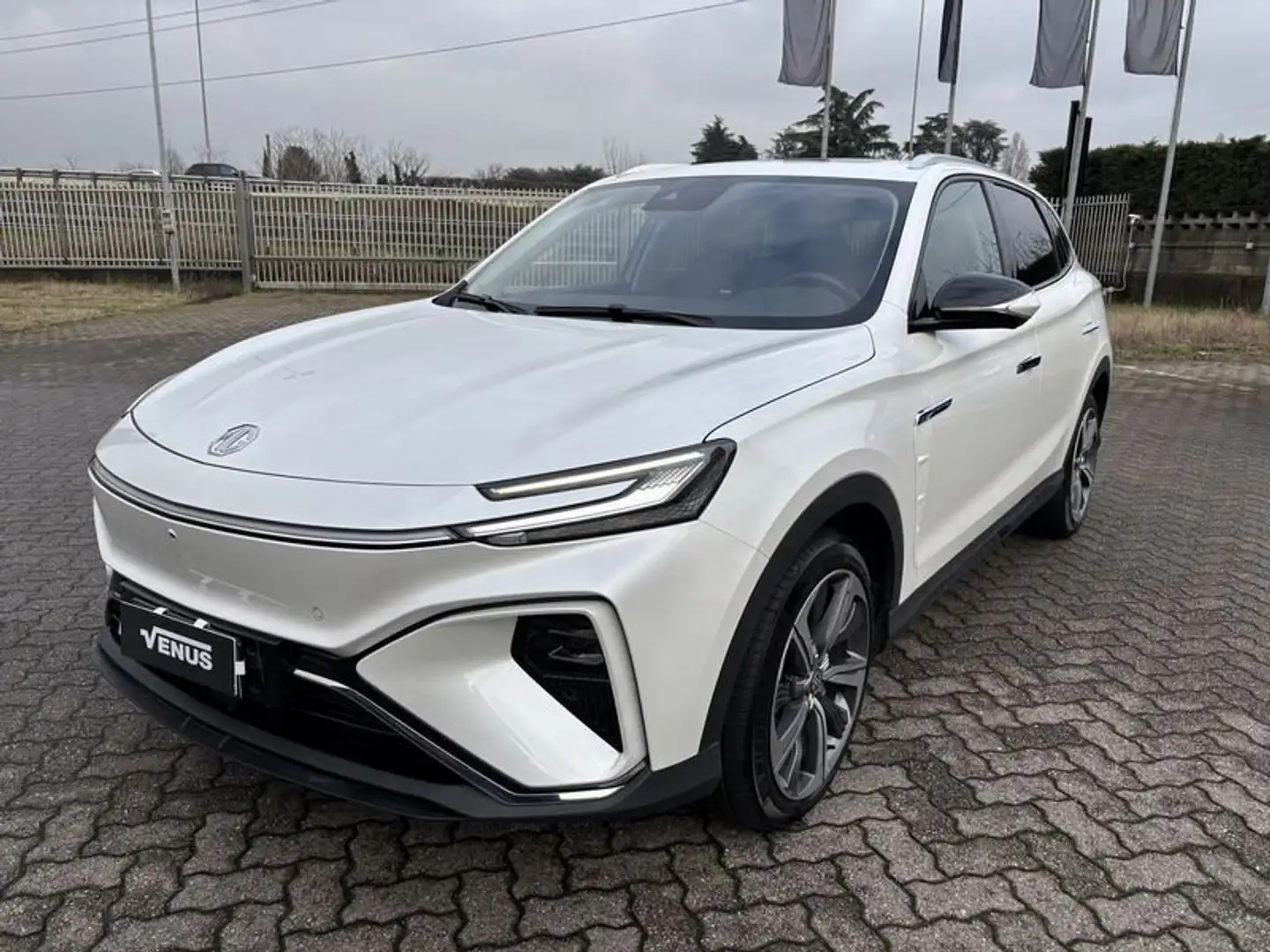 MG Marvel R Luxury Bianco - 2