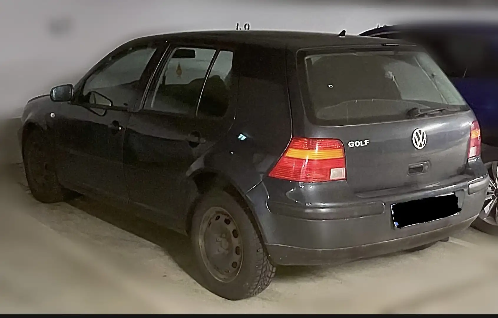 Volkswagen Golf - 1