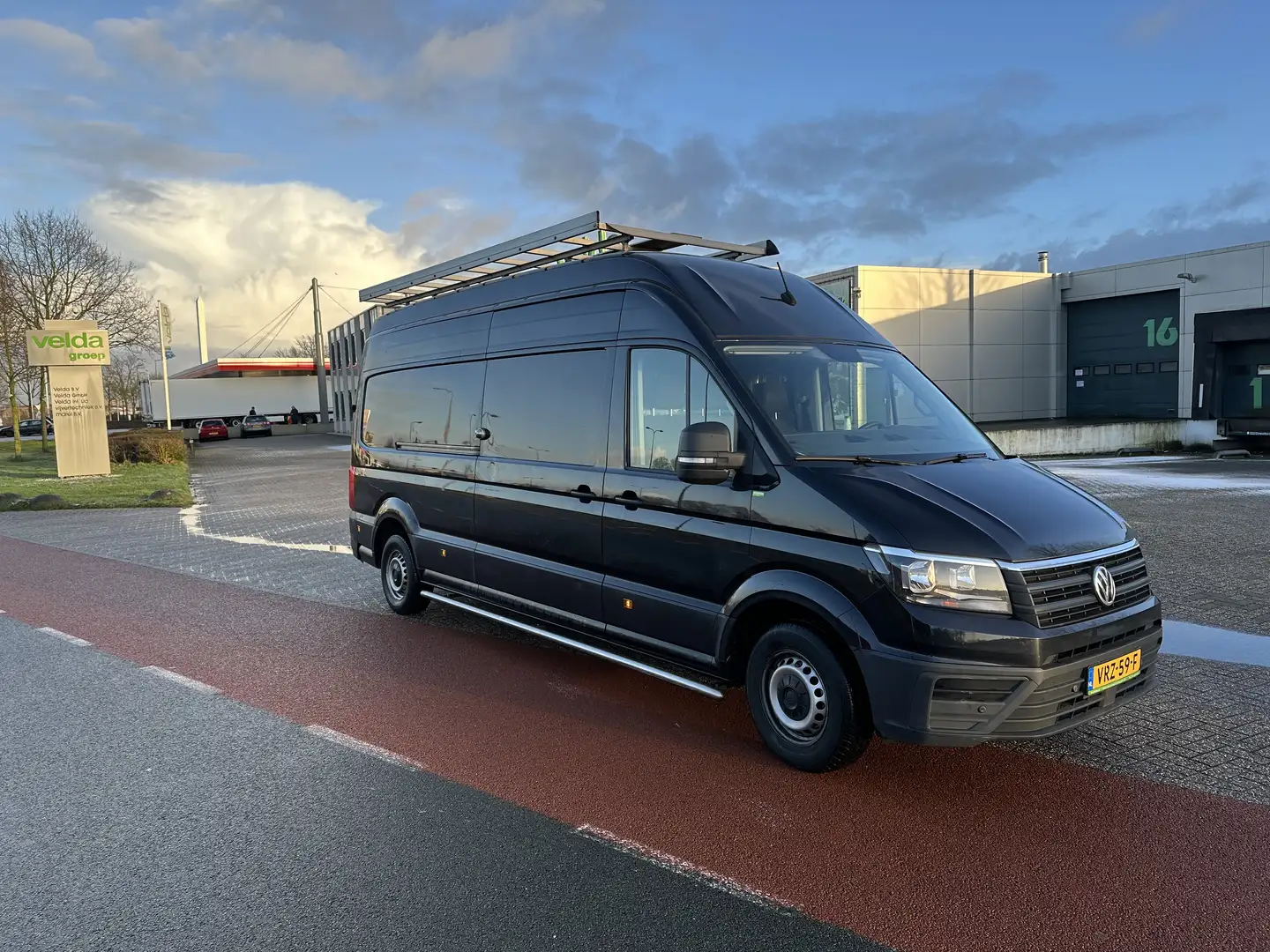Volkswagen Crafter 35 2.0 TDI L4H3 Zwart Zwart - 1