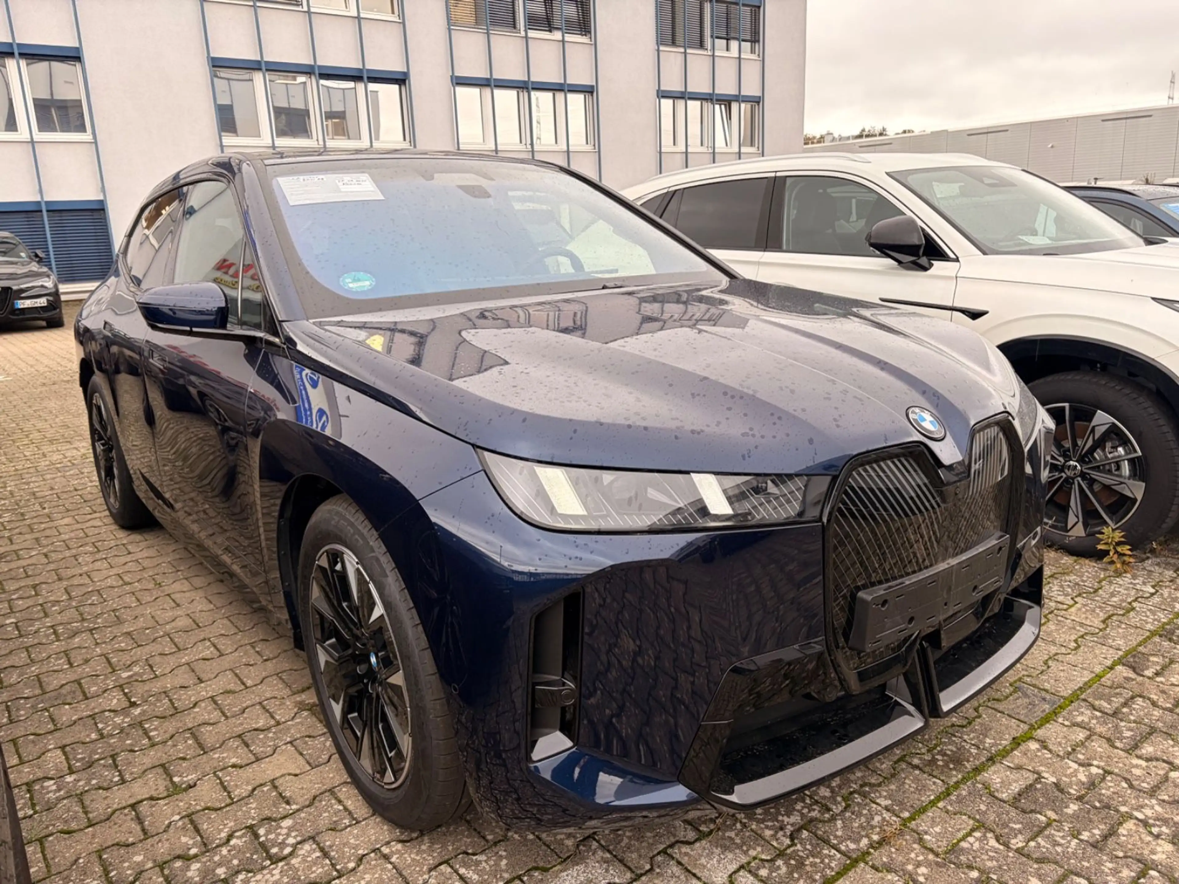 BMW iX xDrive45 M-Sport 21Z Suite AHK neu 99.570,- — photo 6