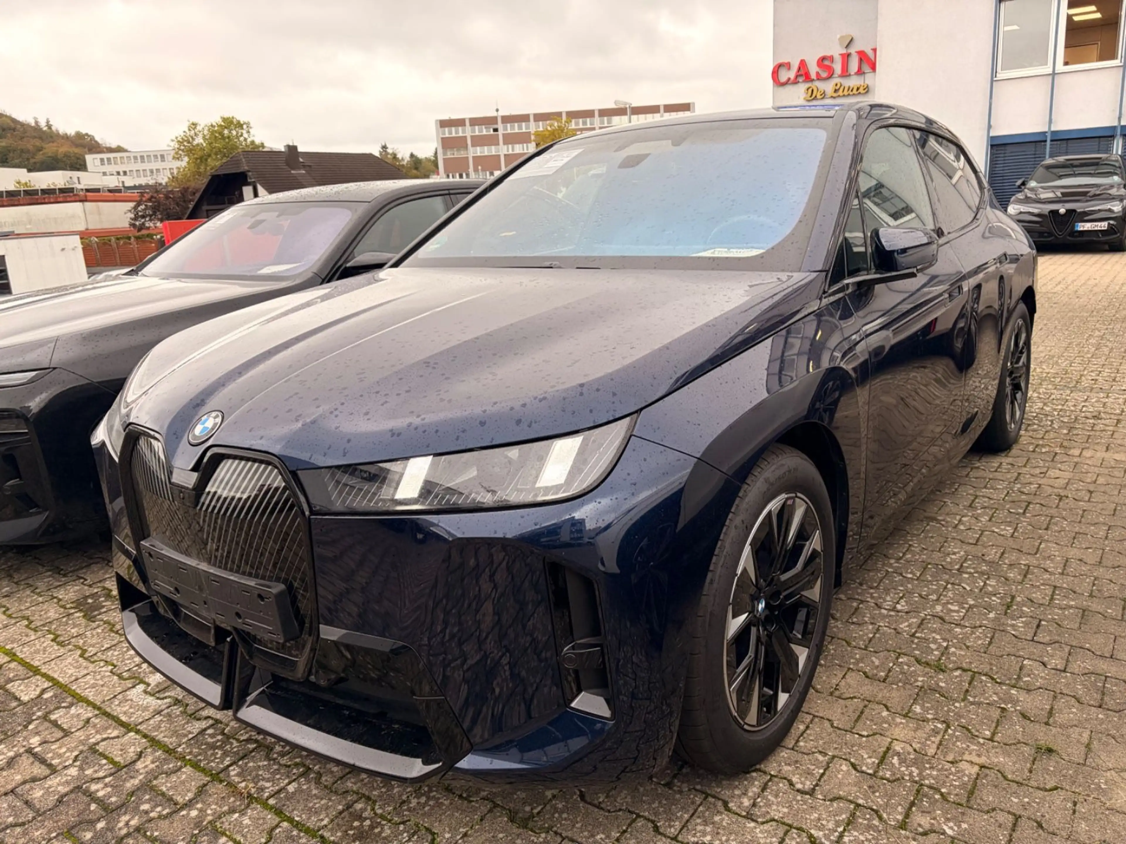 BMW iX xDrive45 M-Sport 21Z Suite AHK neu 99.570,- — photo 9