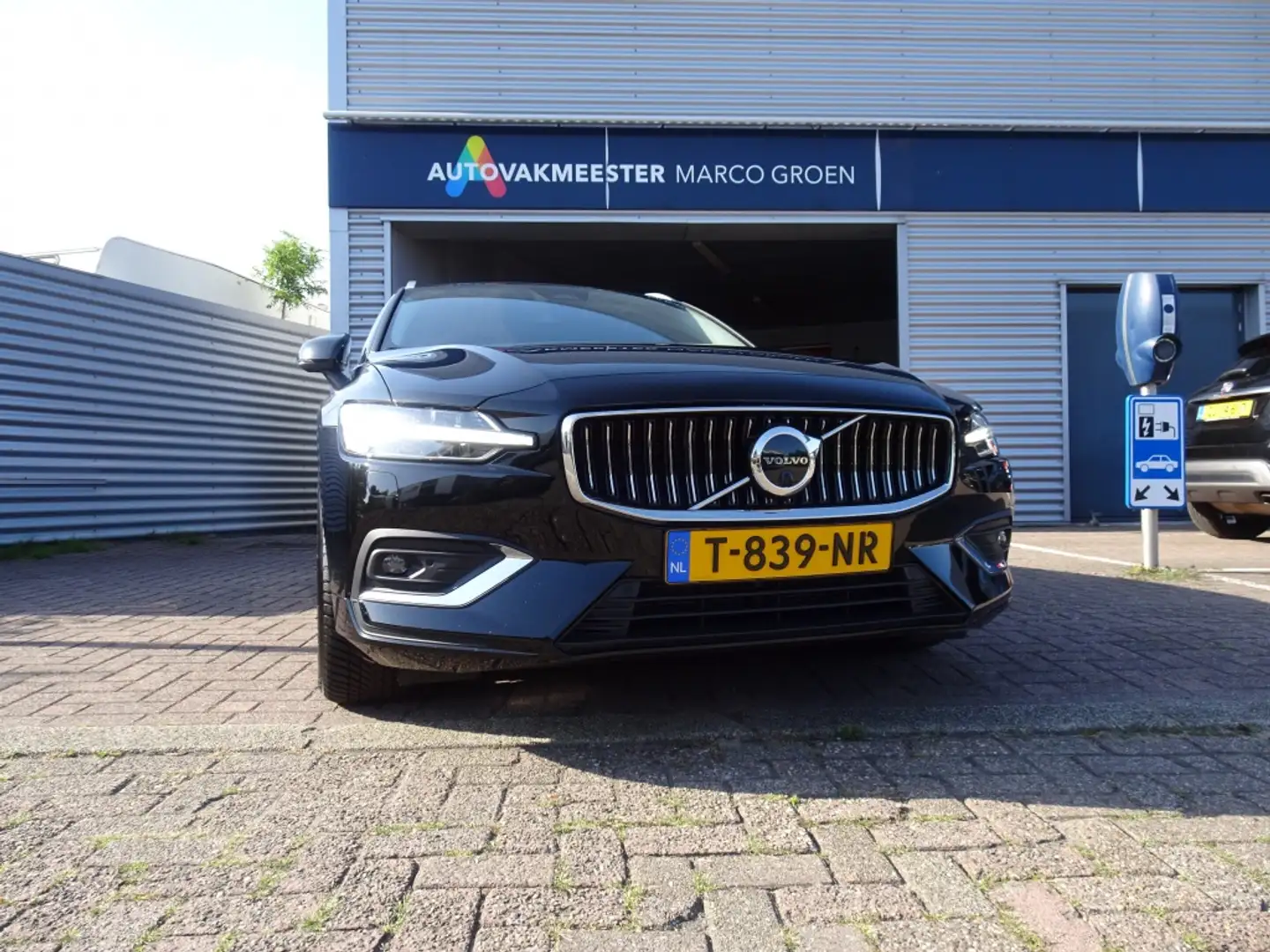 Volvo V60 wegklap trekhaak 2.0 B3 Ulti. Bright Noir - 2
