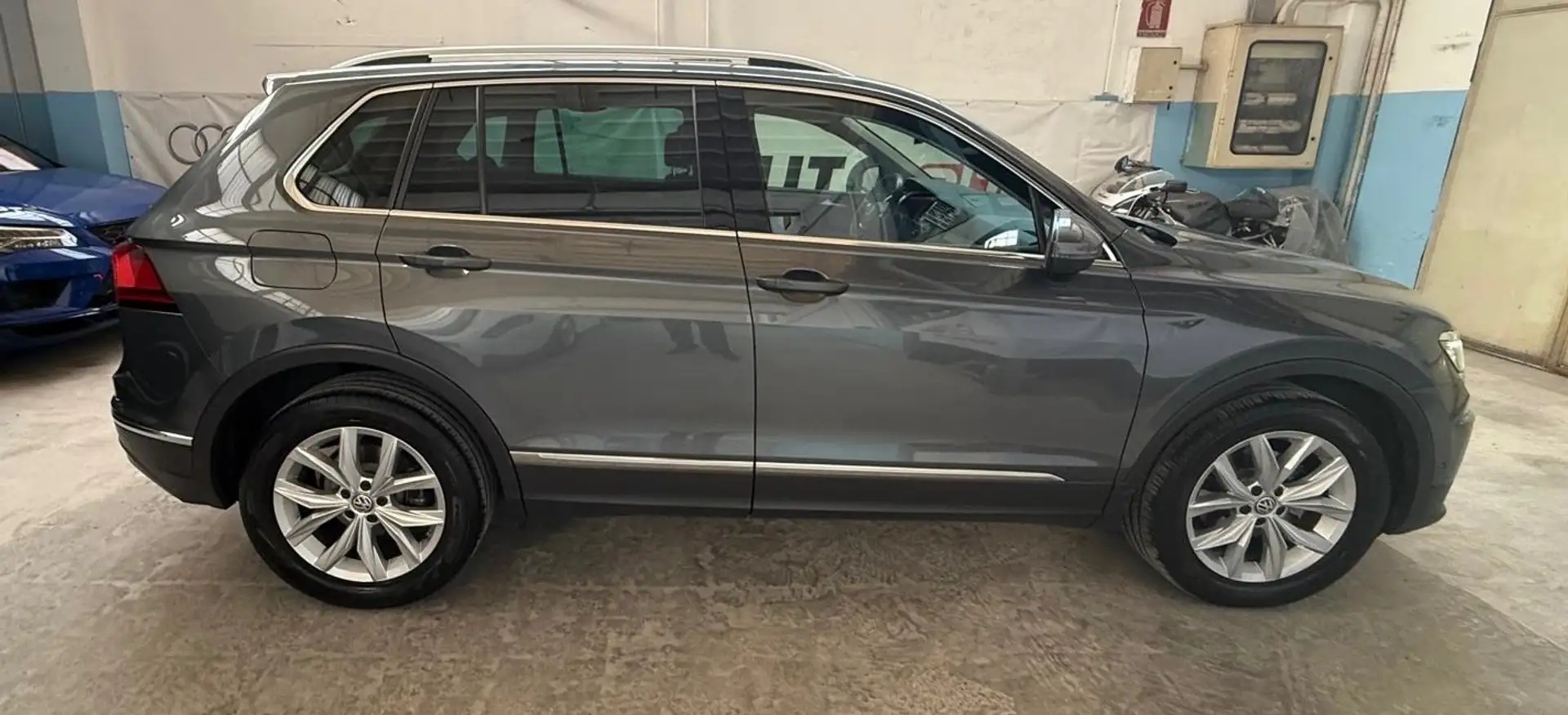 Volkswagen Tiguan Tiguan II 2016 2.0 tdi Advanced 4motion 150cv dsg Grigio - 2