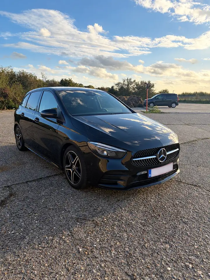 Mercedes-Benz B 180