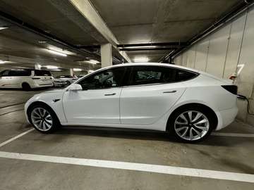 Model 3 Standard Range RWD Plus 57,5kWh RWD Plus