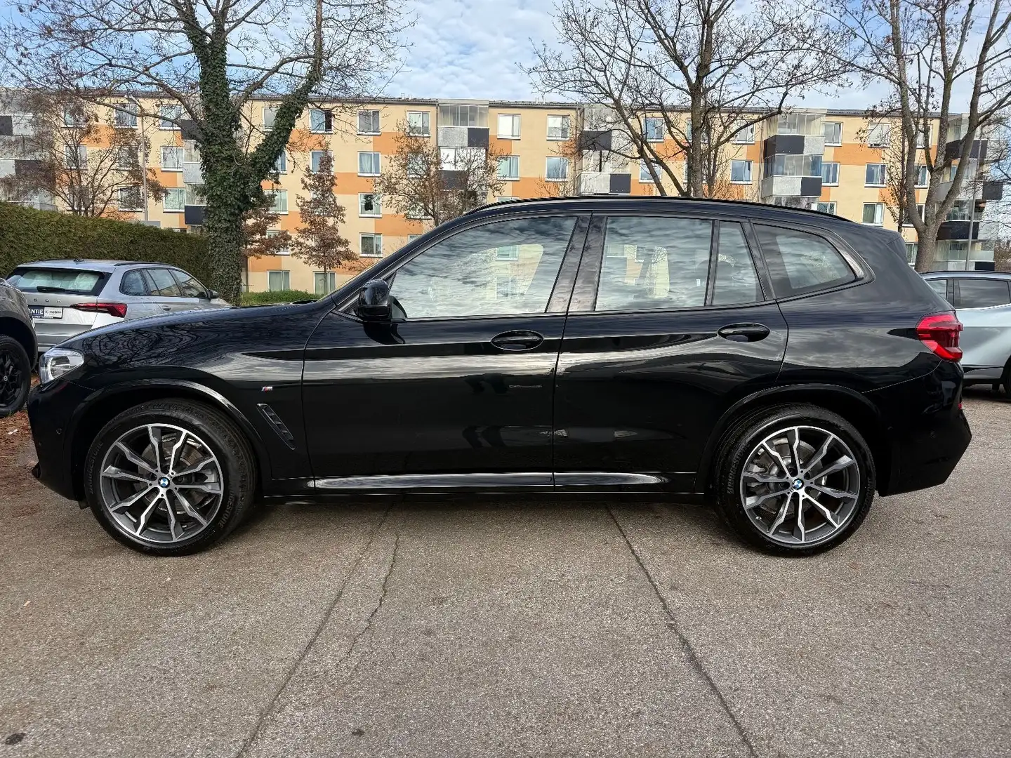 BMW X3 xDrive 20i M Sport AUT~Kam~AHK~DAB~LED~Navi Schwarz - 2