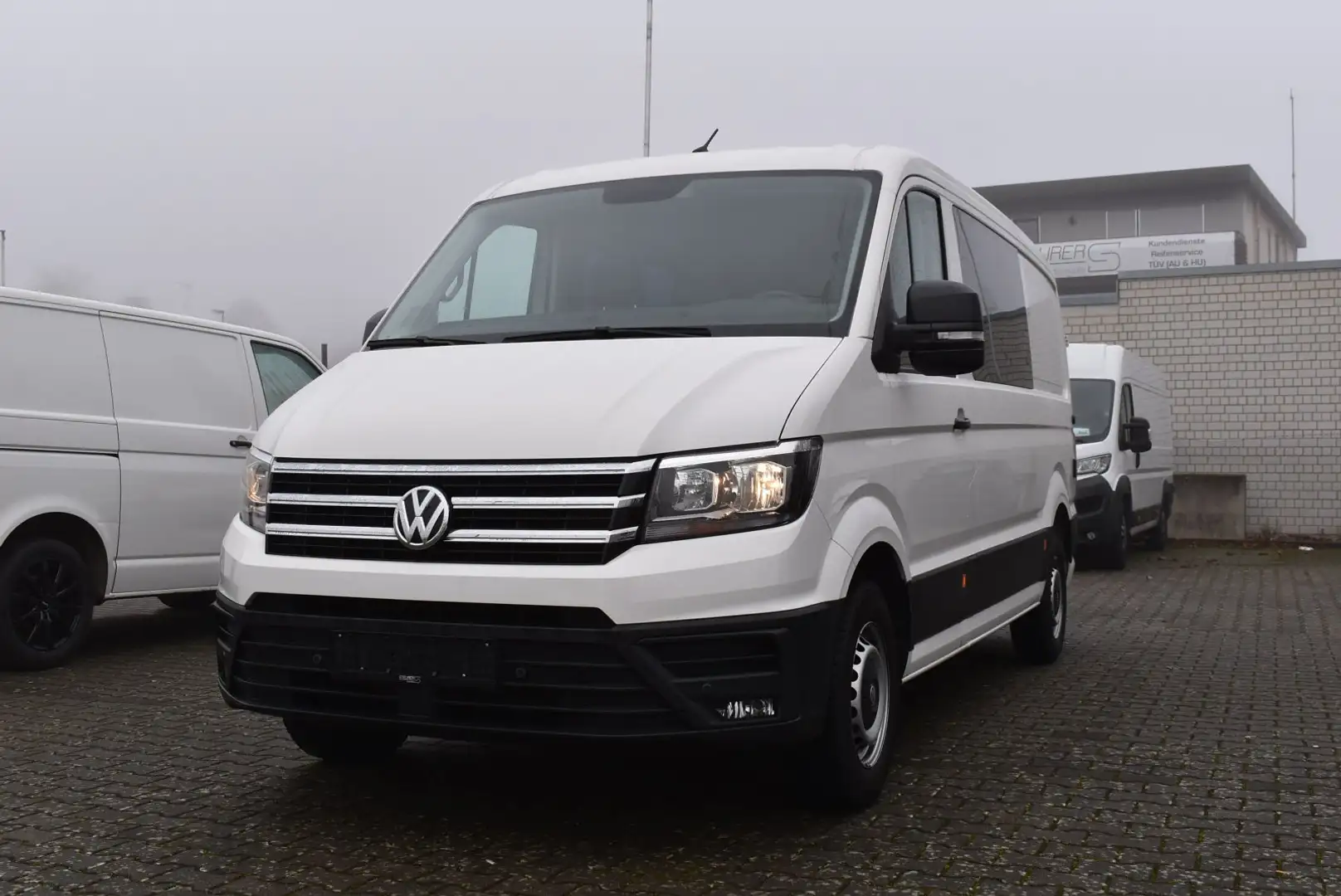 Volkswagen Crafter Plus 35 2.0TDI 7-Sitzer Standheizung Weiß - 1