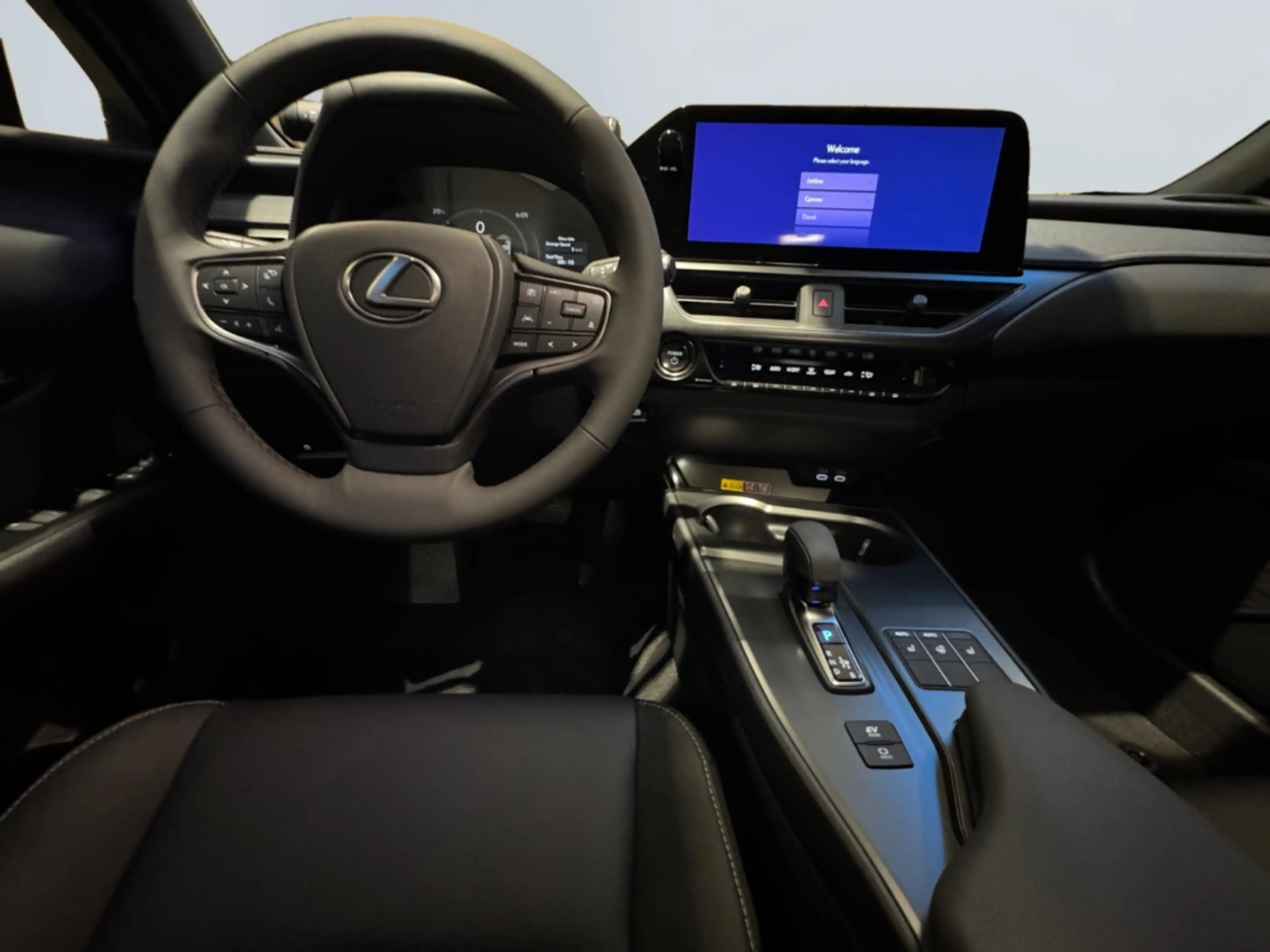 Lexus UX 300h Hybrid 5-Türer F-SPORT Design 199 PS — photo 15