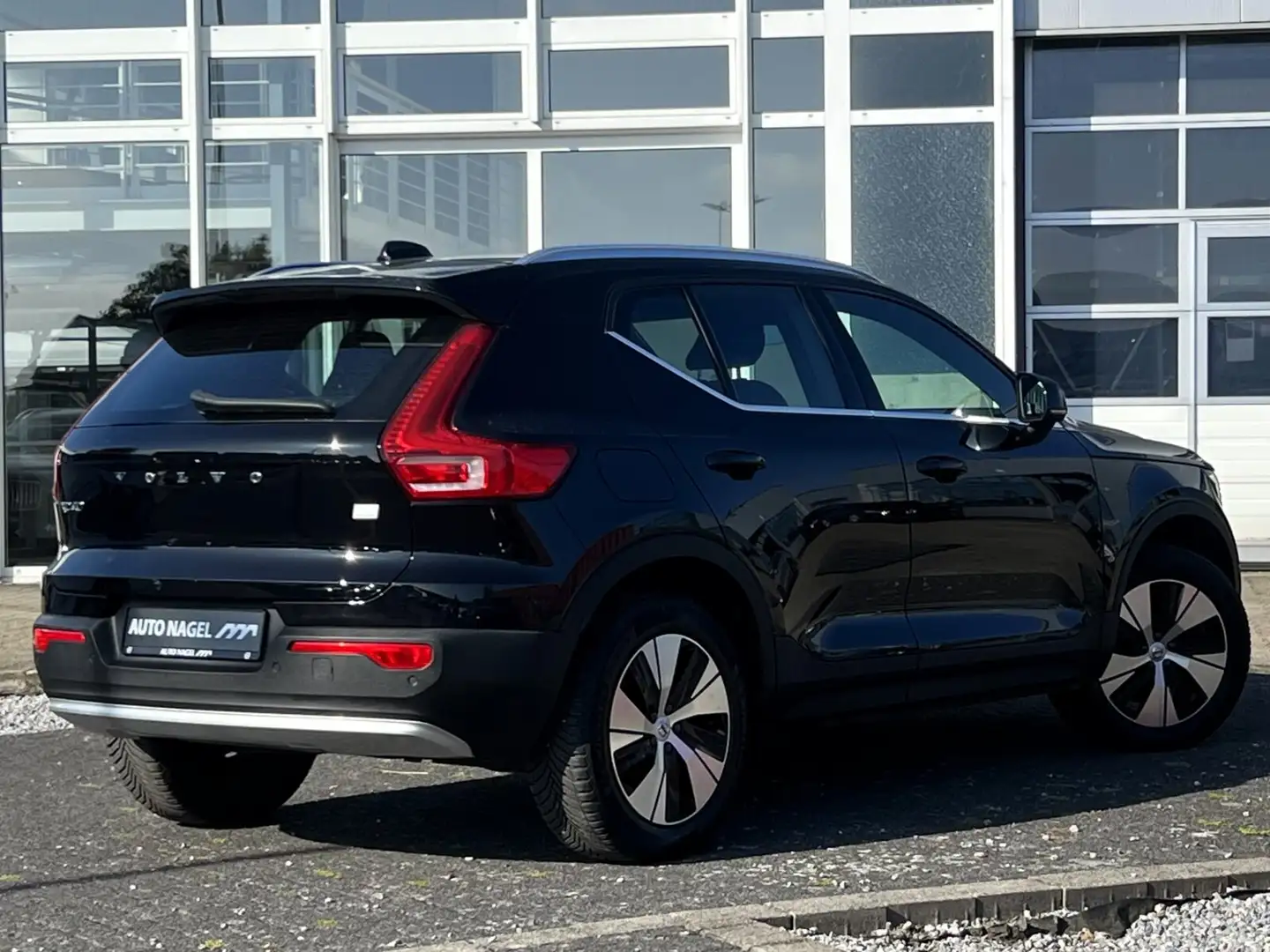 Volvo XC40 XC40 T4 Core Standheizung/Autom./Klima/LED/eFH. Schwarz - 2