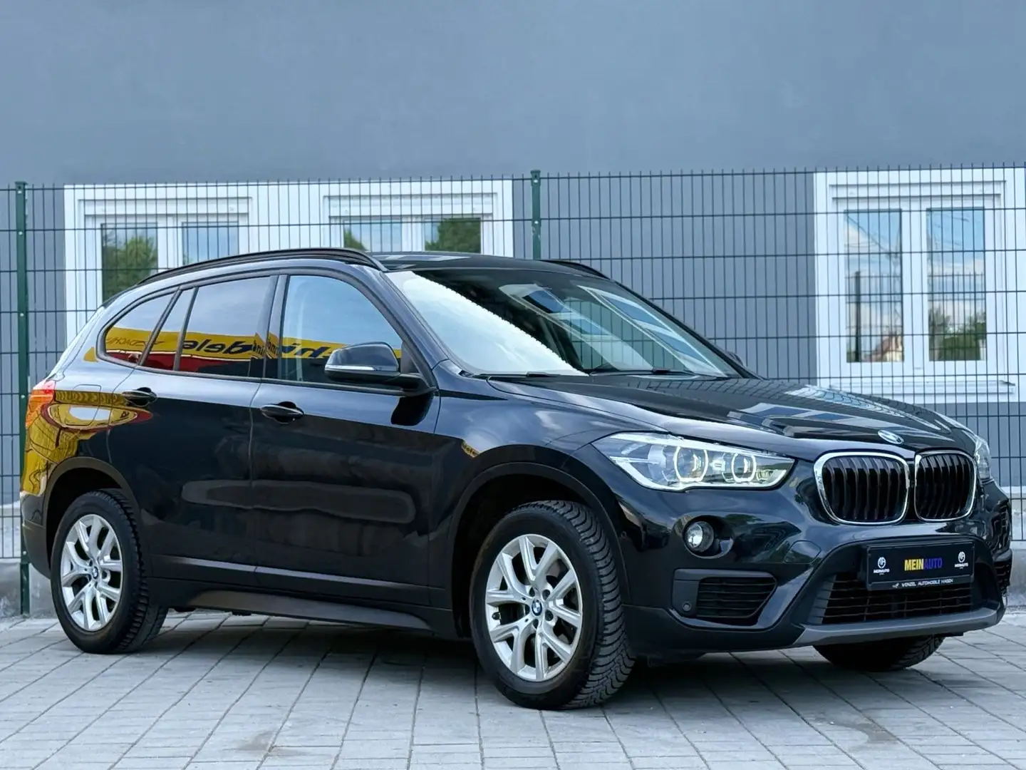 BMW X1 xDrive 20 d Advantage/LED/PDC/NAV/AMBIENTE Negro - 2