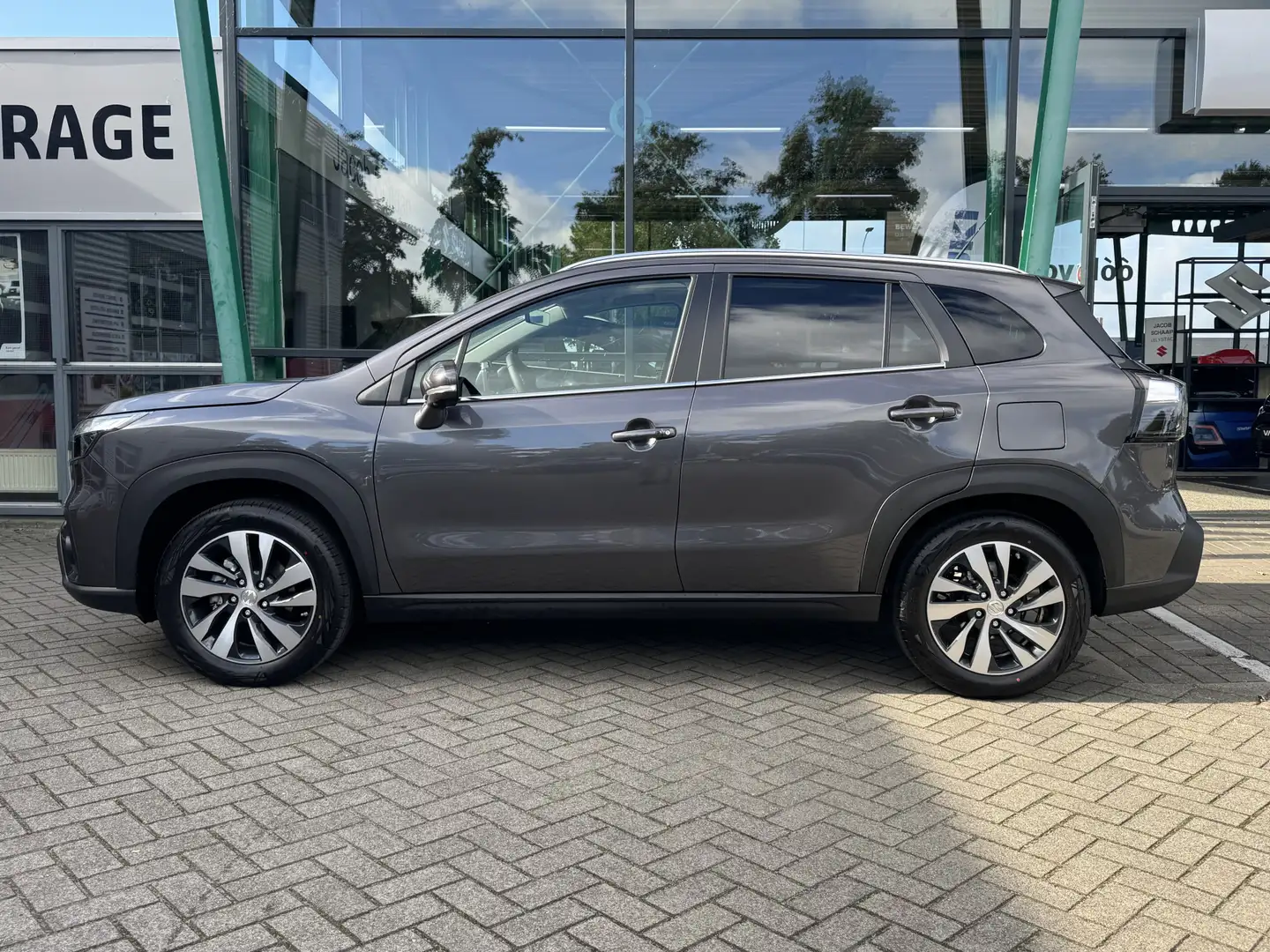 Suzuki S-Cross 1.4 Boosterjet Style Smart Hybrid 111pk | Panorama Grijs - 2