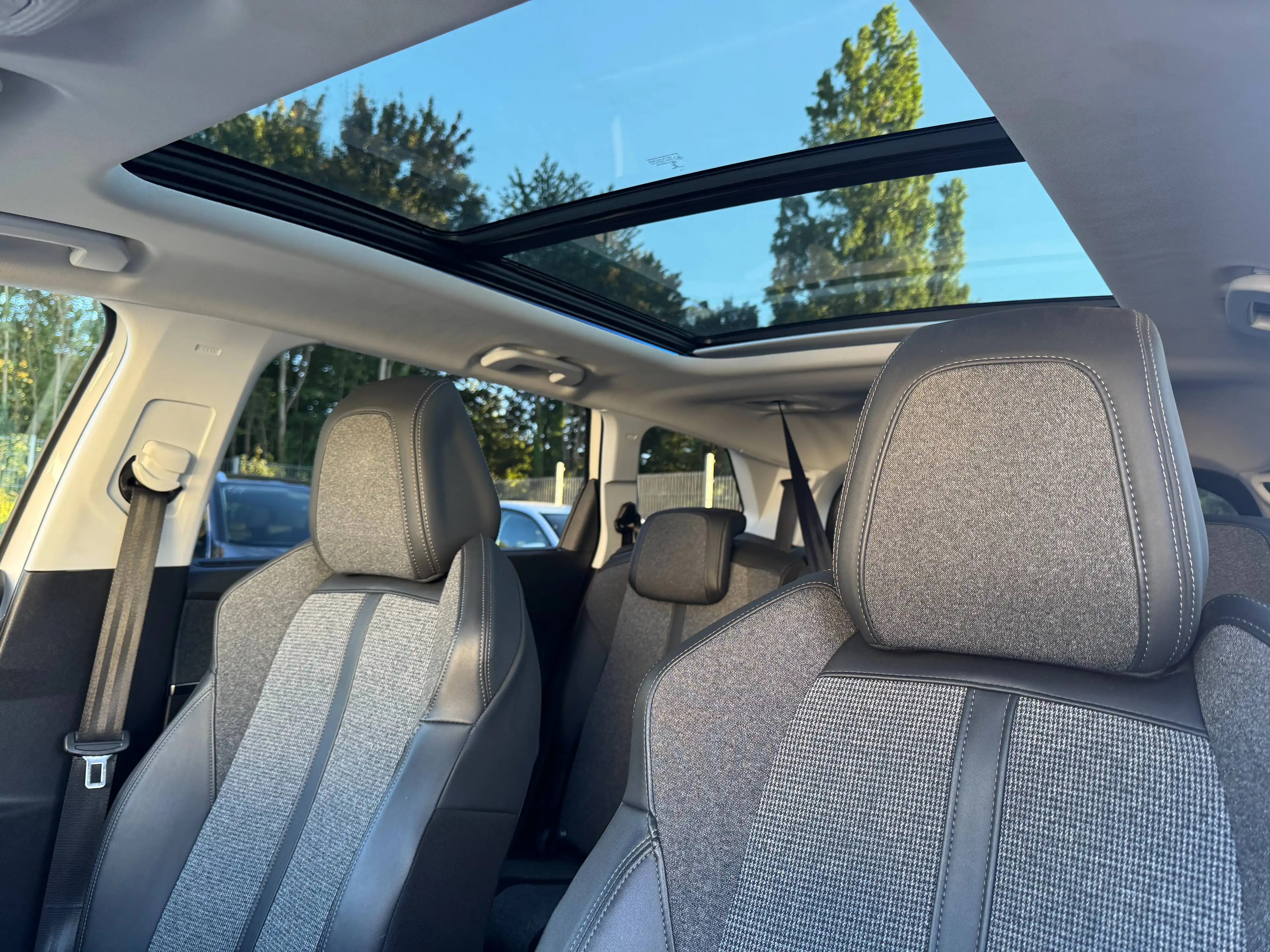 Peugeot 5008 1,2i*Allure*Panorama*Schiebedach* — photo 13
