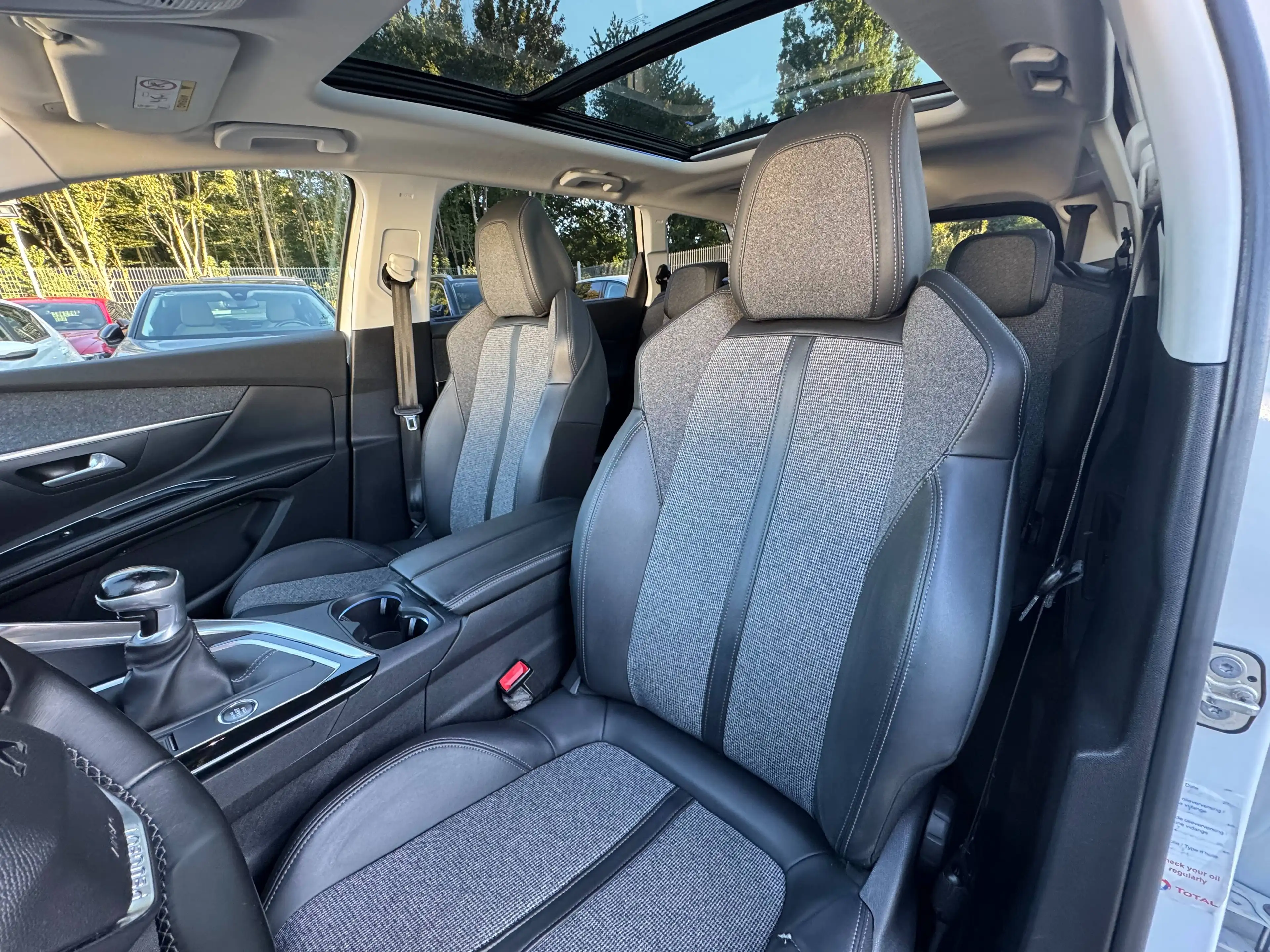 Peugeot 5008 1,2i*Allure*Panorama*Schiebedach* — photo 12