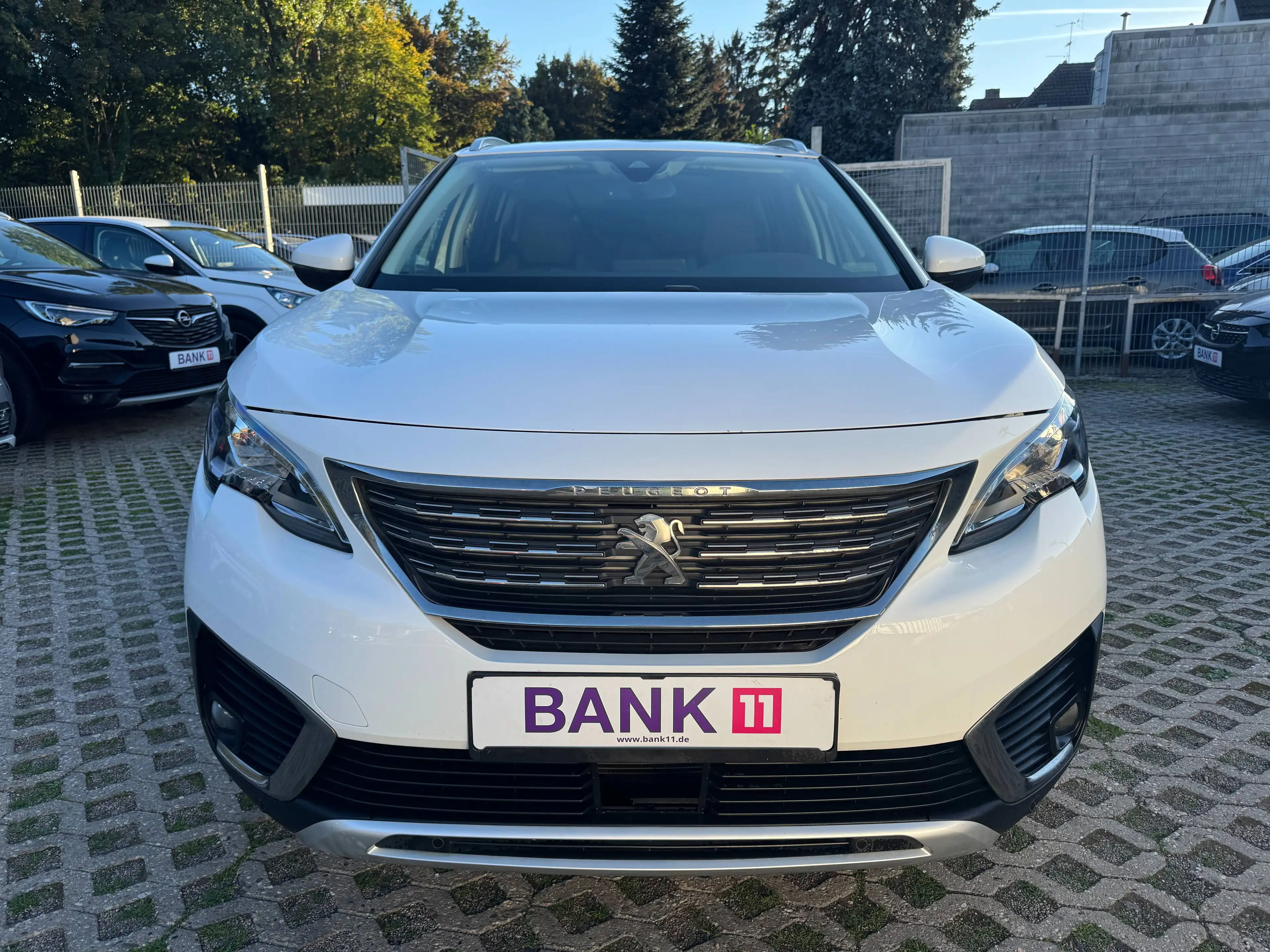 Peugeot 5008 1,2i*Allure*Panorama*Schiebedach*