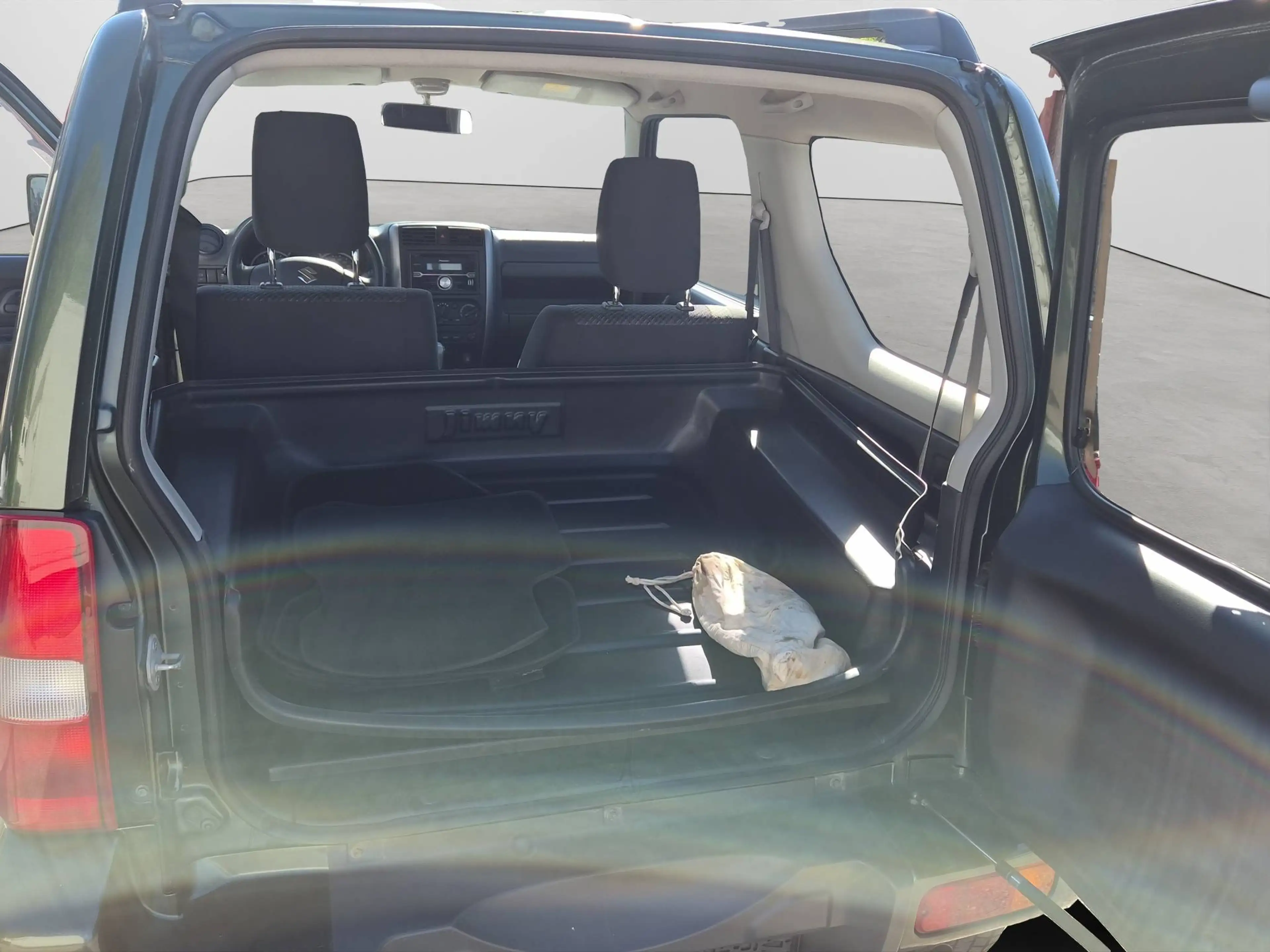 Suzuki Jimny Special, Automatik, Neue Reifen AHV usw...!! — photo 17