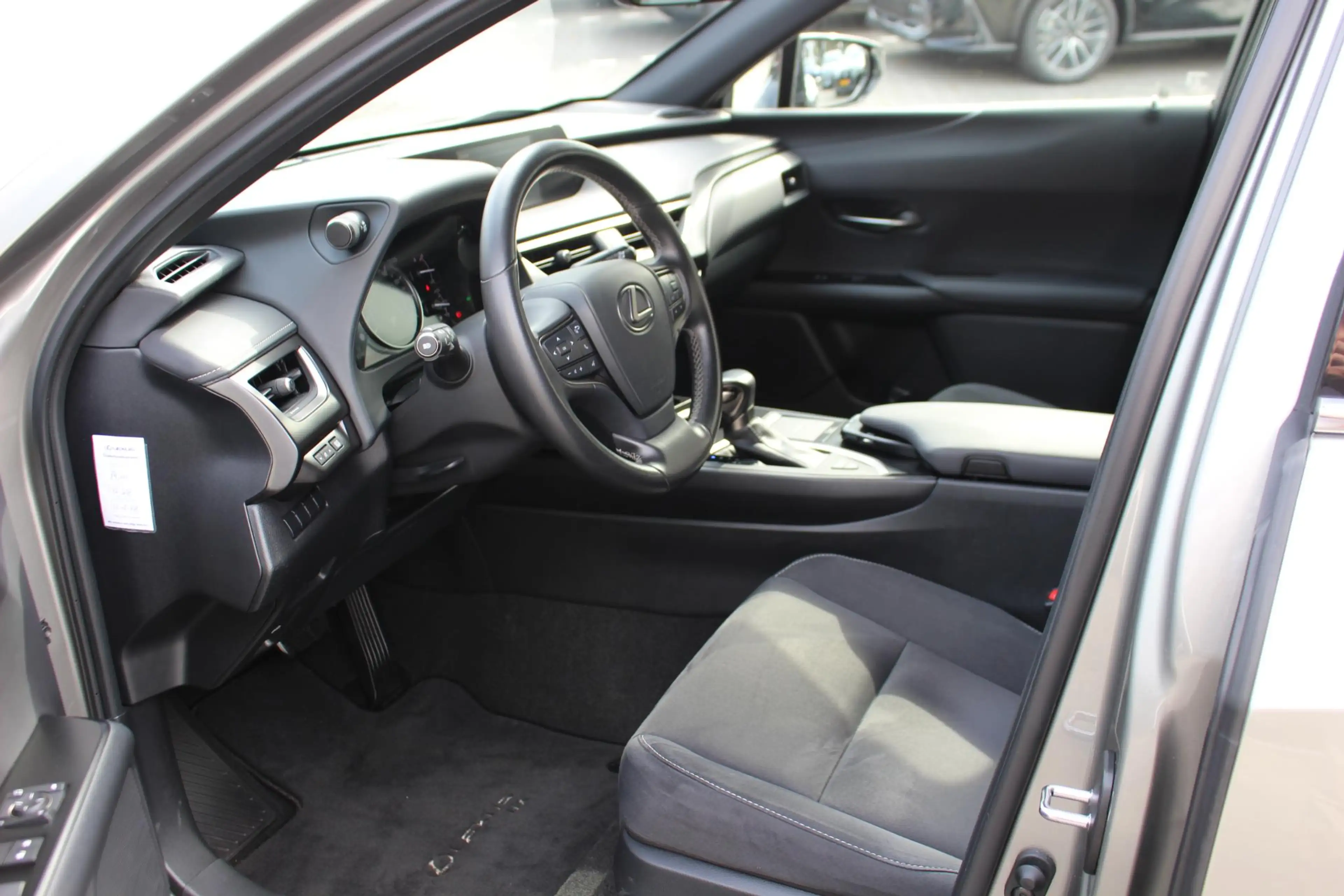 Lexus UX 250h Preference Line 1e EIGENAAR NL-AUTO — photo 9