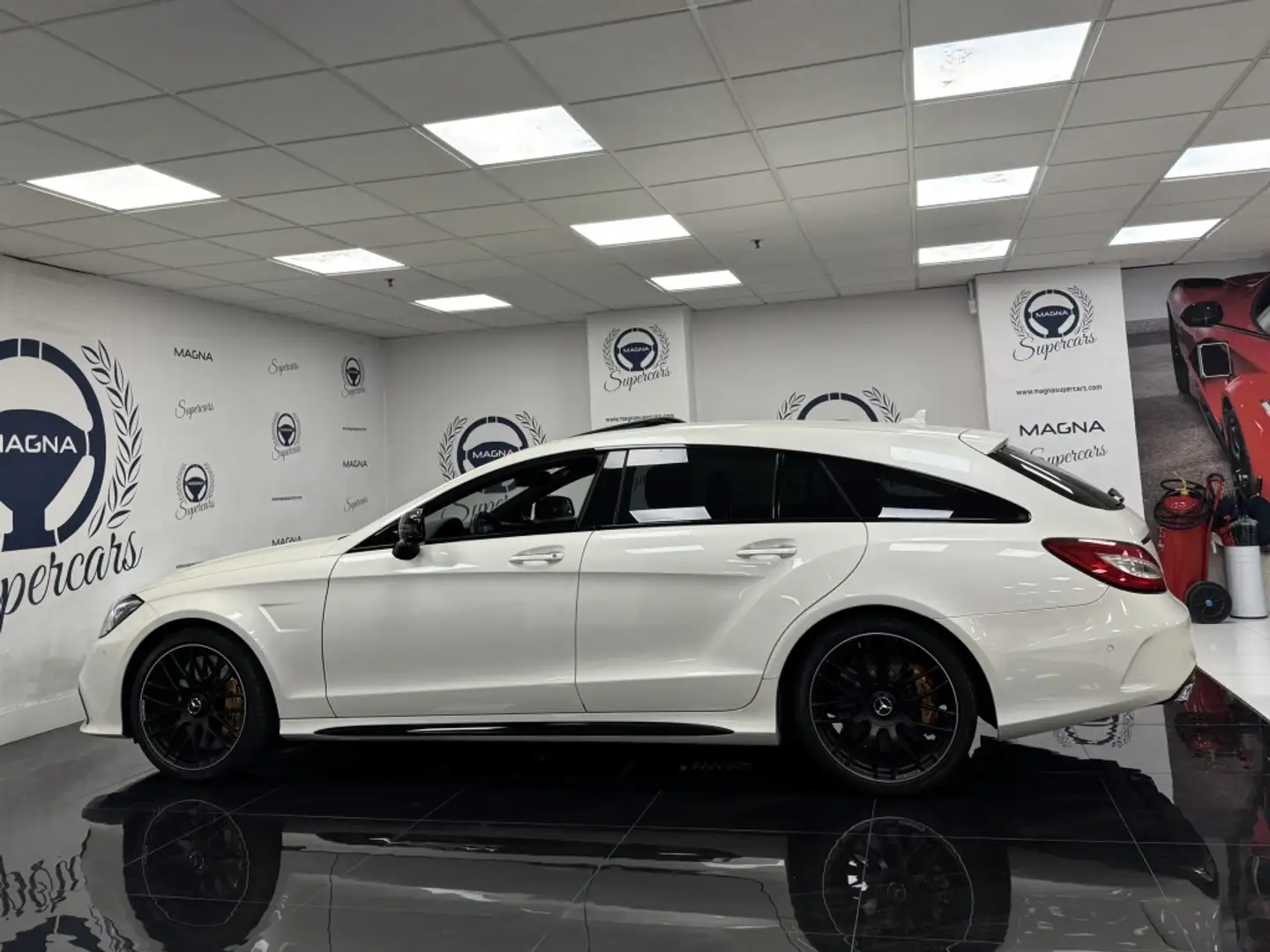 Mercedes-Benz CLS 63 AMG Shooting Brake S 4M Aut. Білий - 2