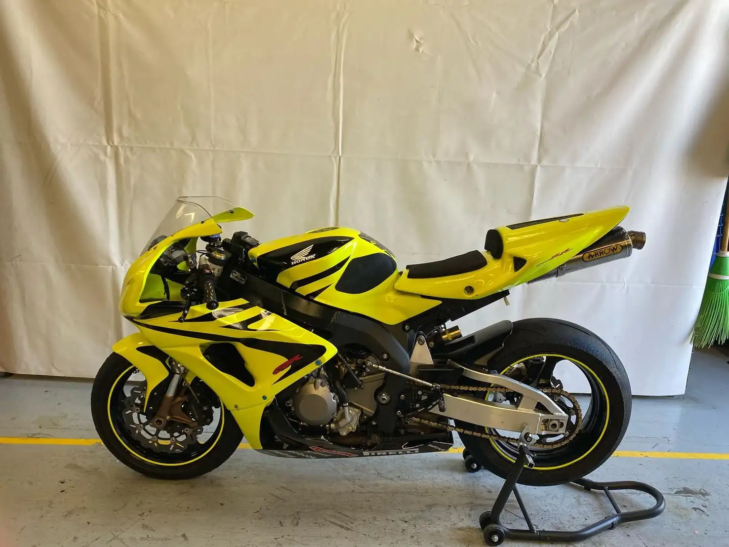 Honda CBR 1000 RR Galben - 1