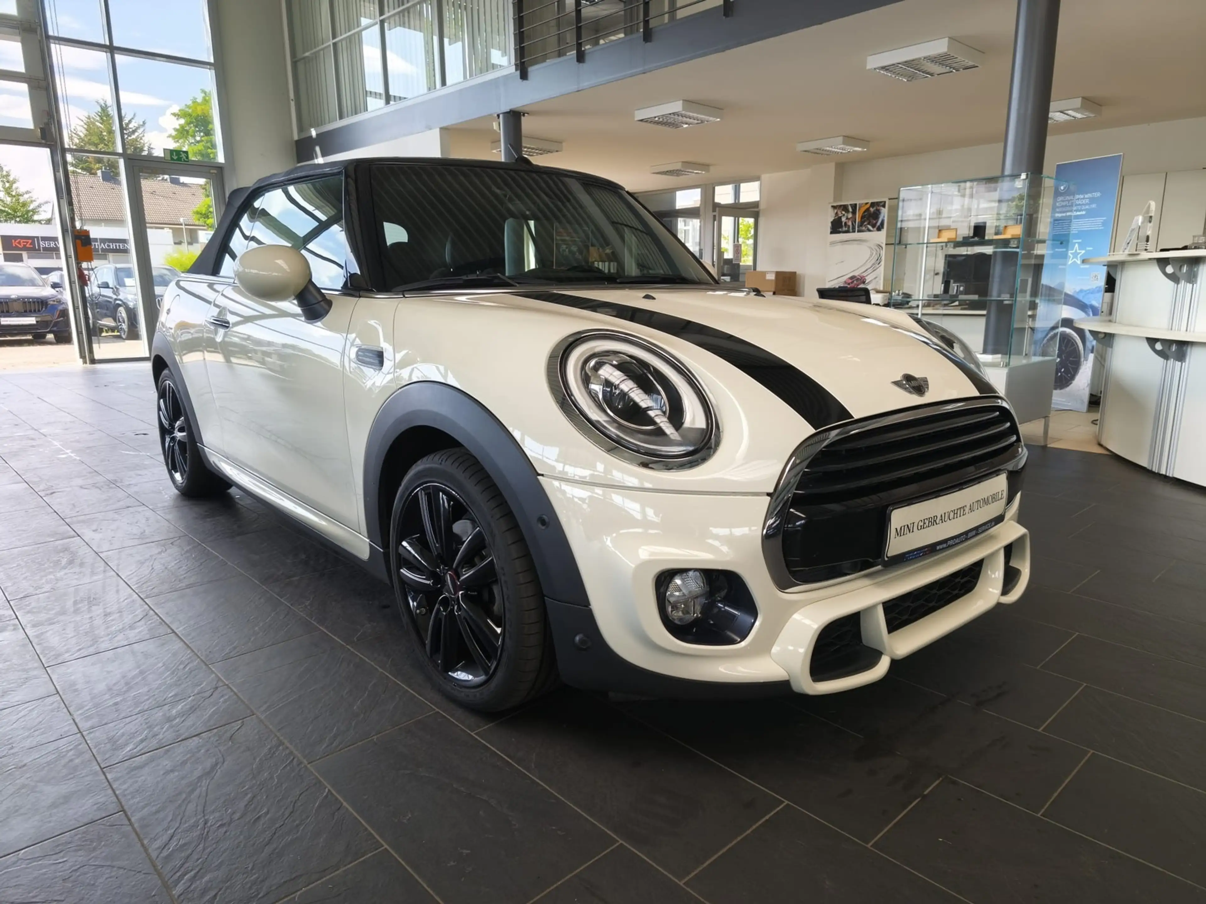MINI Cooper Cabrio Cooper Cabrio JCW/NaviProf/LEDER/17Alu — photo 2