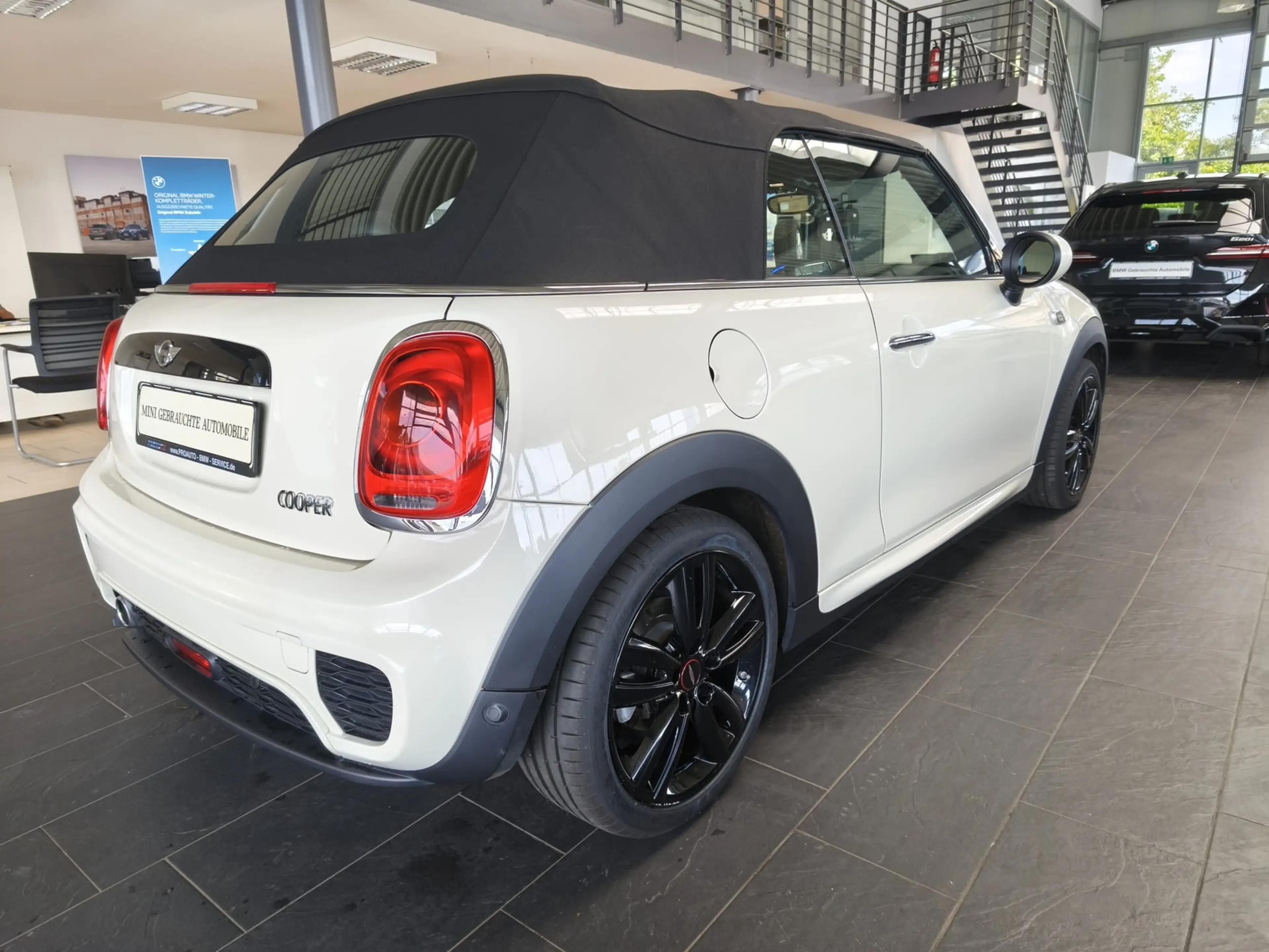 MINI Cooper Cabrio Cooper Cabrio JCW/NaviProf/LEDER/17Alu — photo 8