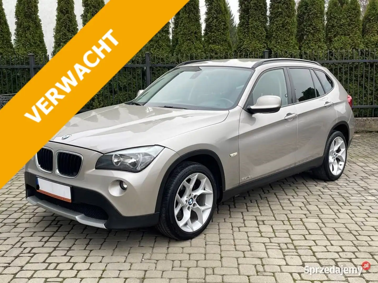 BMW X1 SDRIVE 18I AUT Executive / Slechts 86800 km Beige - 1