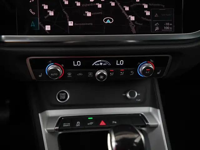 Audi Q3 view 12