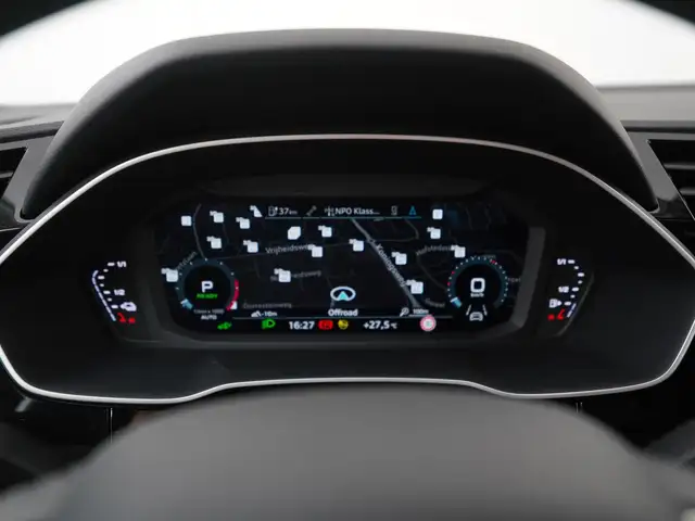 Audi Q3 view 9