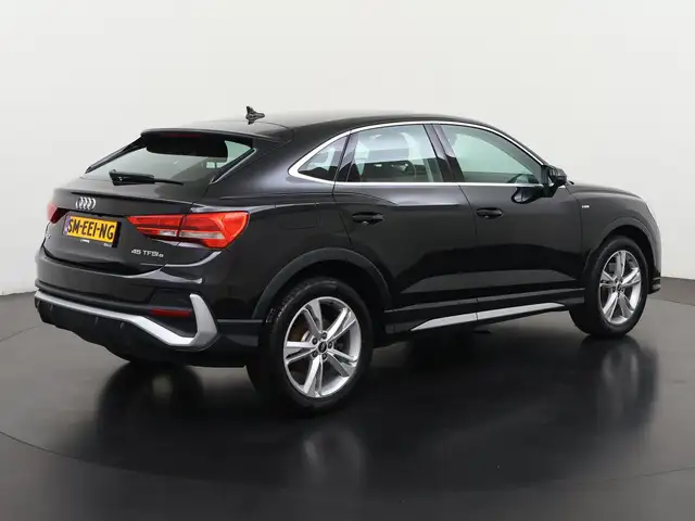 Audi Q3 view 4