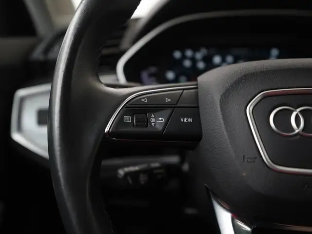 Audi Q3 view 8