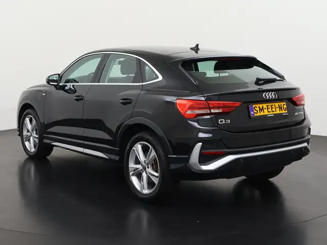 Audi Q3 view 7