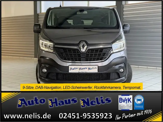 Renault Trafic view 3