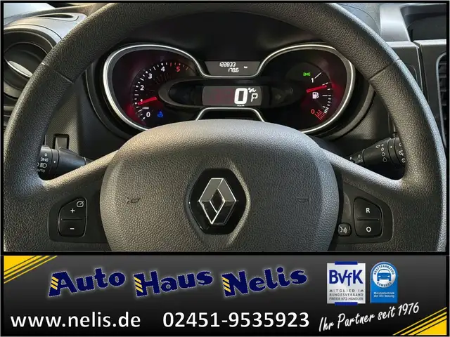 Renault Trafic view 11