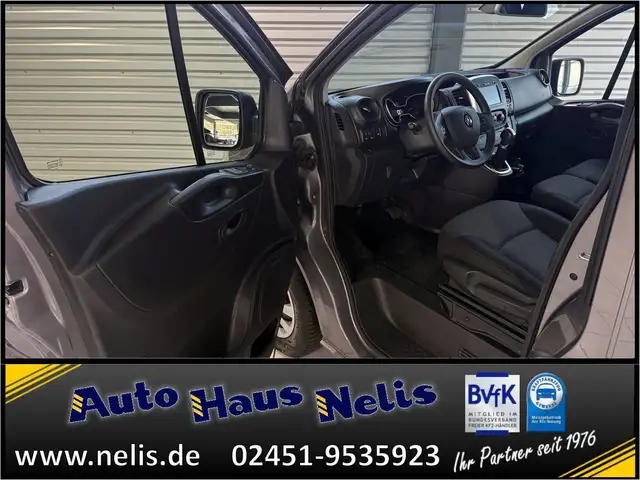 Renault Trafic view 9