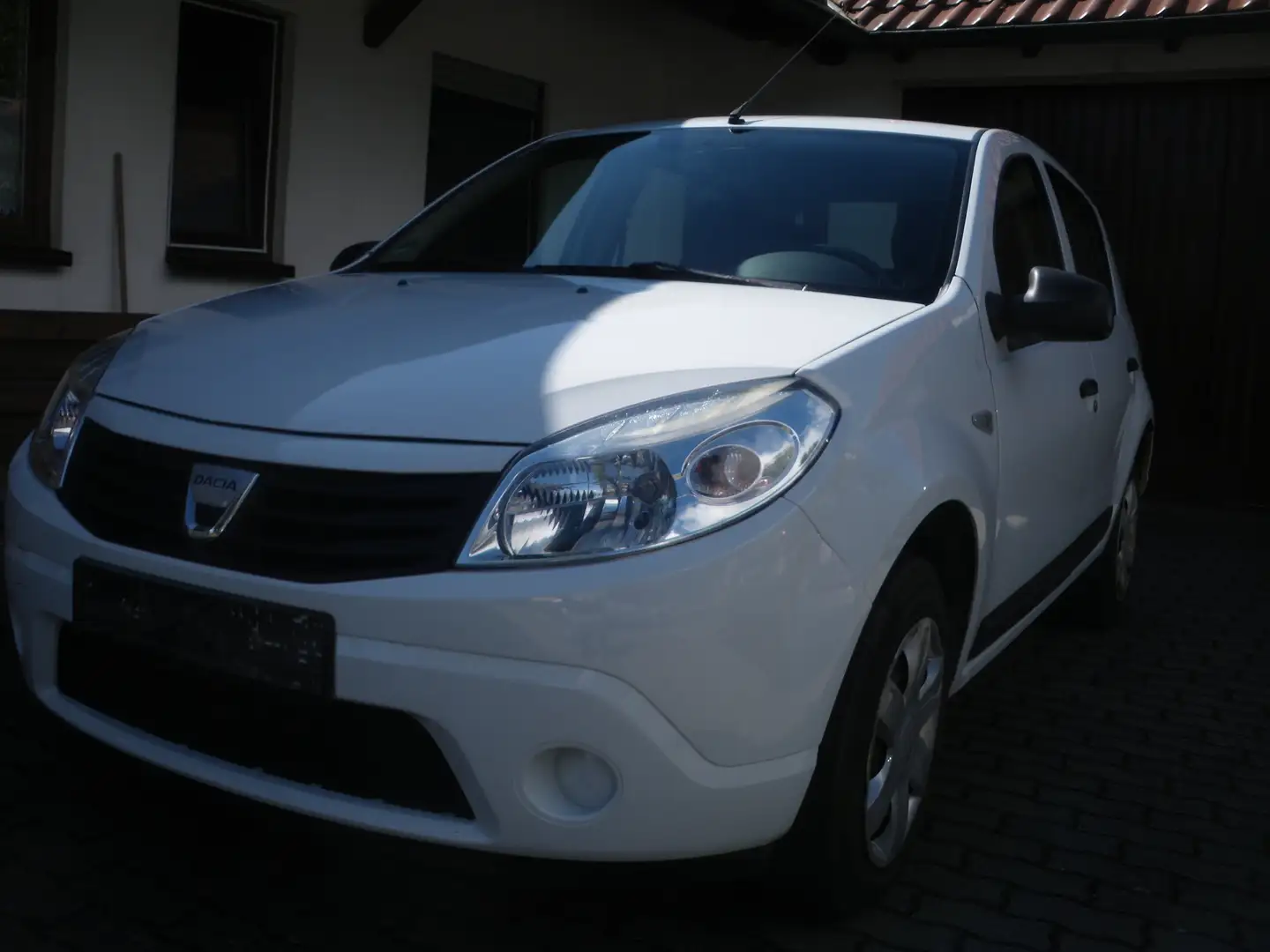 Dacia Sandero Ambiance, 4 türig, Zentralverriegelung,Radio/CD Weiß - 1
